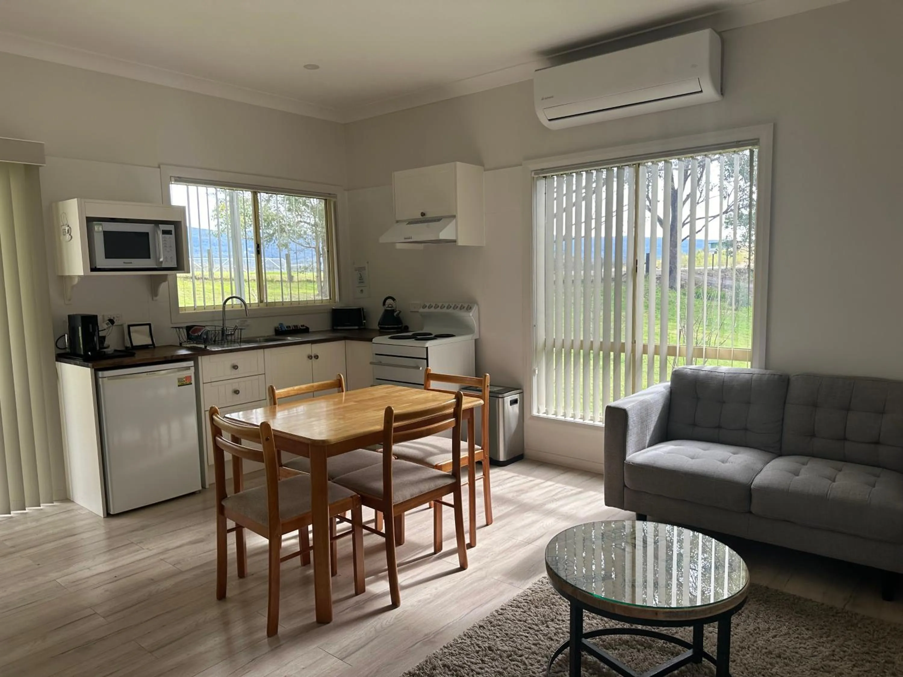 Coffee/tea facilities in Blueberry Hills On Comleroy Farmstay - Self-Contained Cottages