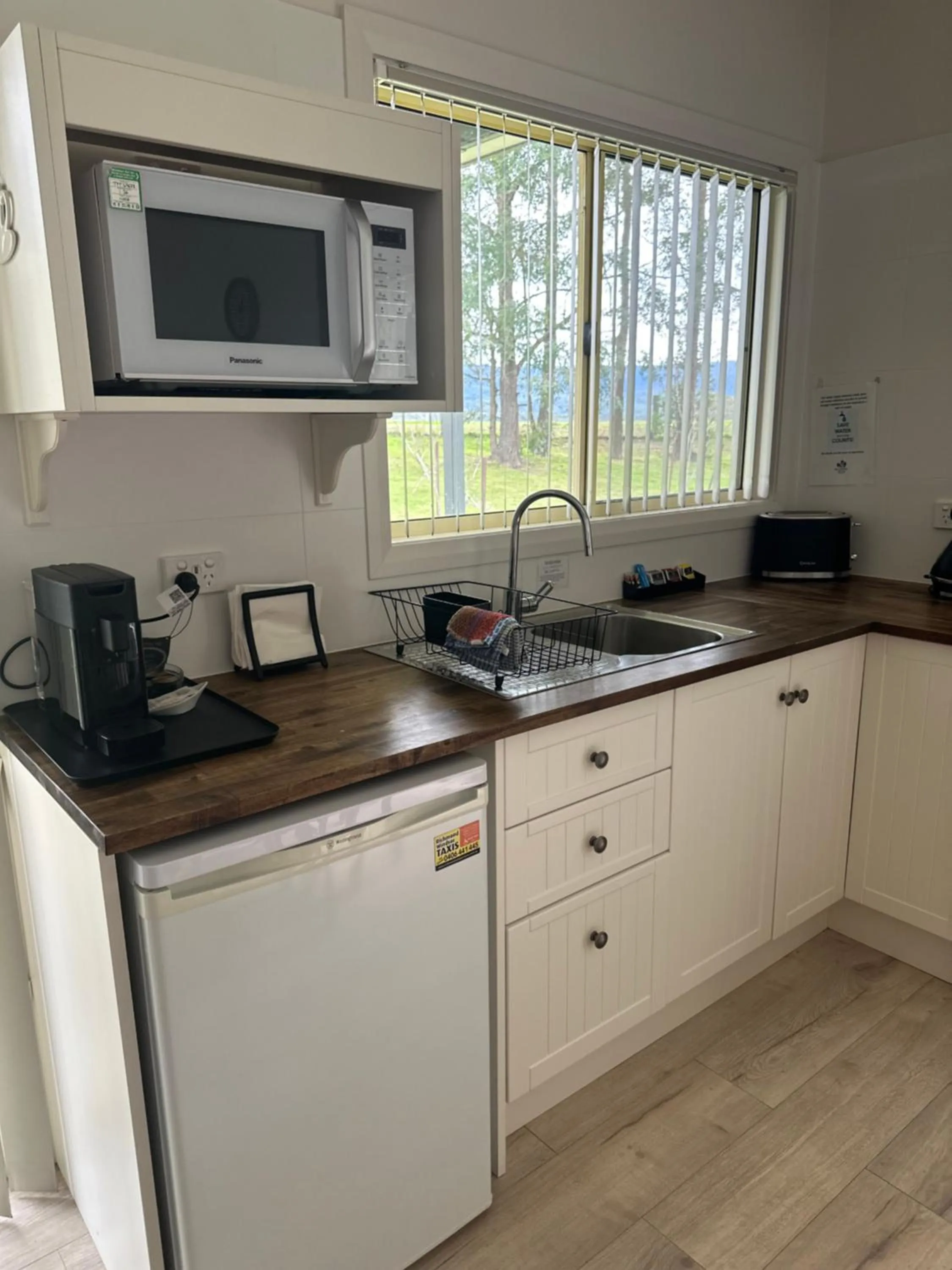Kitchen or kitchenette in Blueberry Hills On Comleroy Farmstay - Self-Contained Cottages
