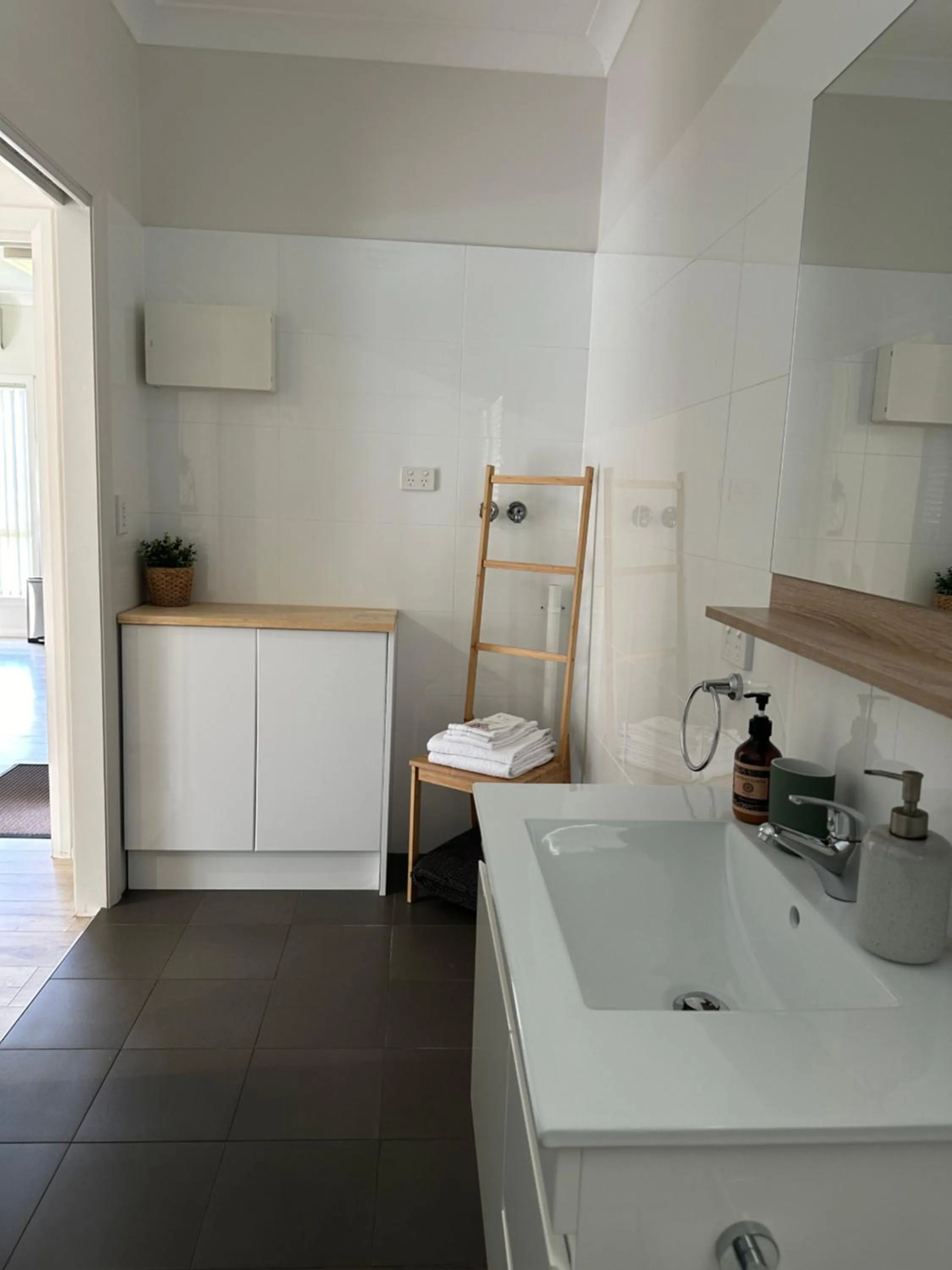 Bathroom in Blueberry Hills On Comleroy Farmstay - Self-Contained Cottages