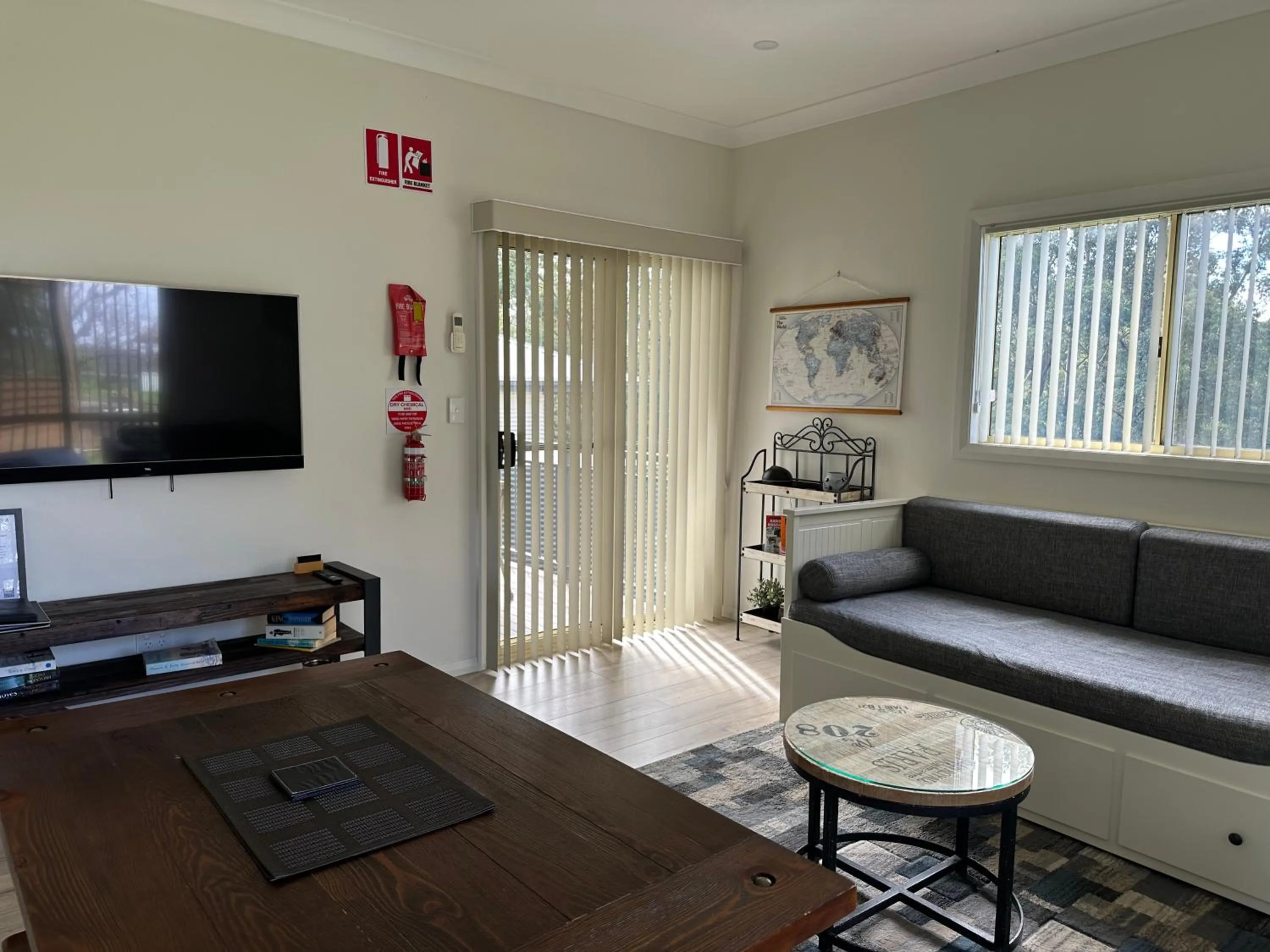 Communal lounge/ TV room in Blueberry Hills On Comleroy Farmstay - Self-Contained Cottages