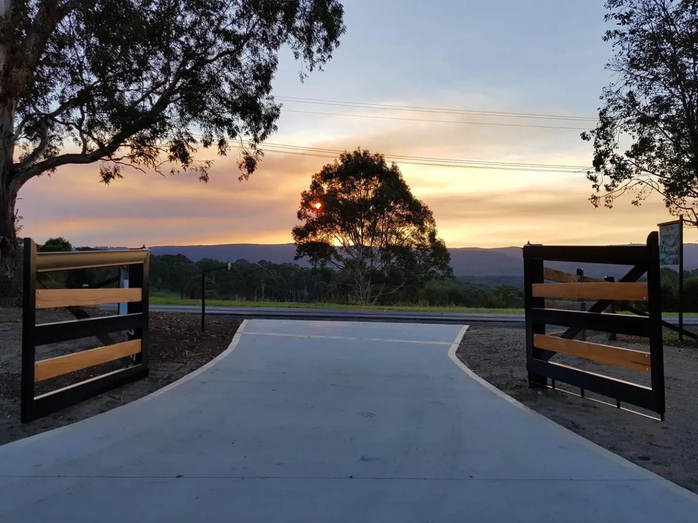 Facade/entrance in Blueberry Hills On Comleroy Farmstay - Self-Contained Cottages