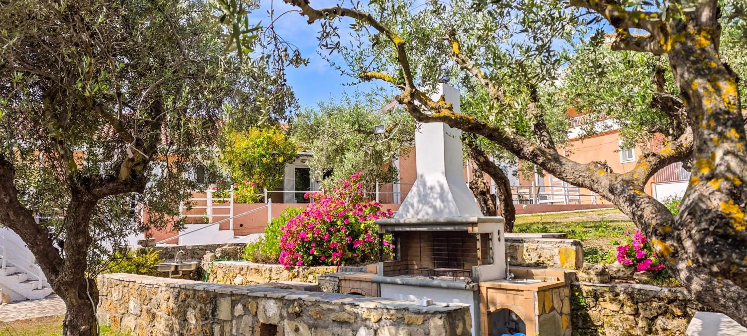 BBQ facilities in Forestata Village