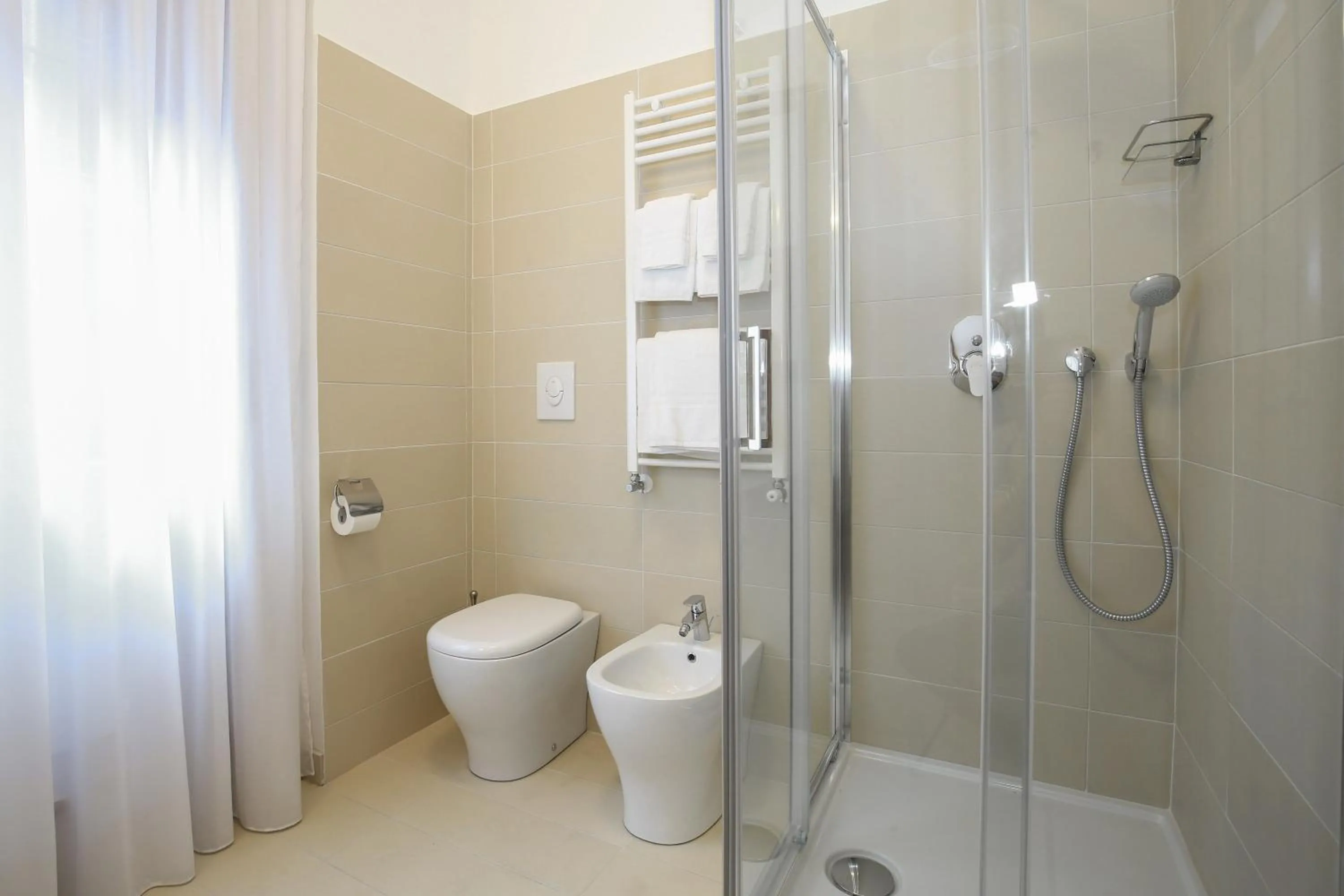 Shower in Starhost - GOLDEN SUITE