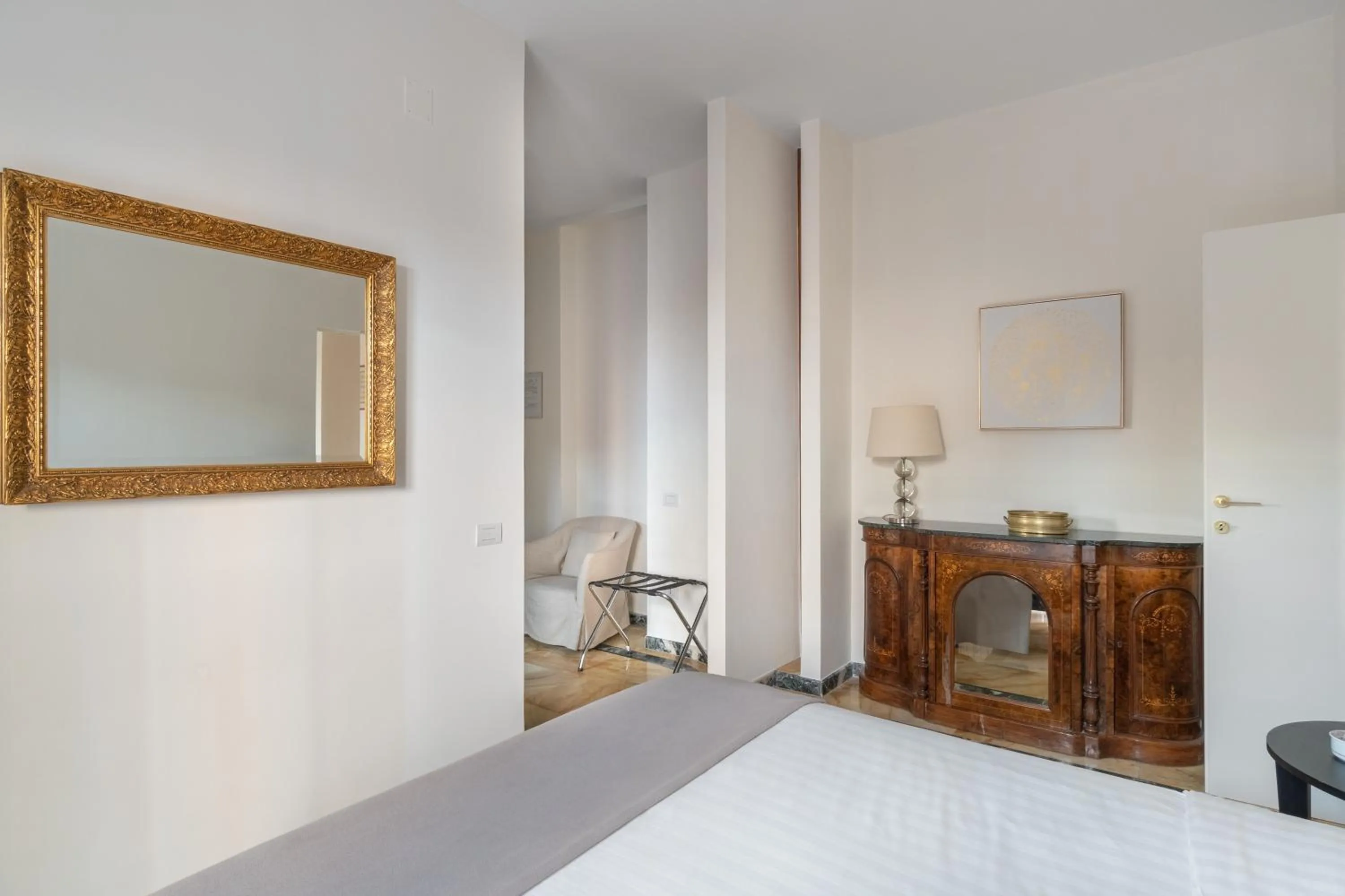 Bed in Starhost - GOLDEN SUITE