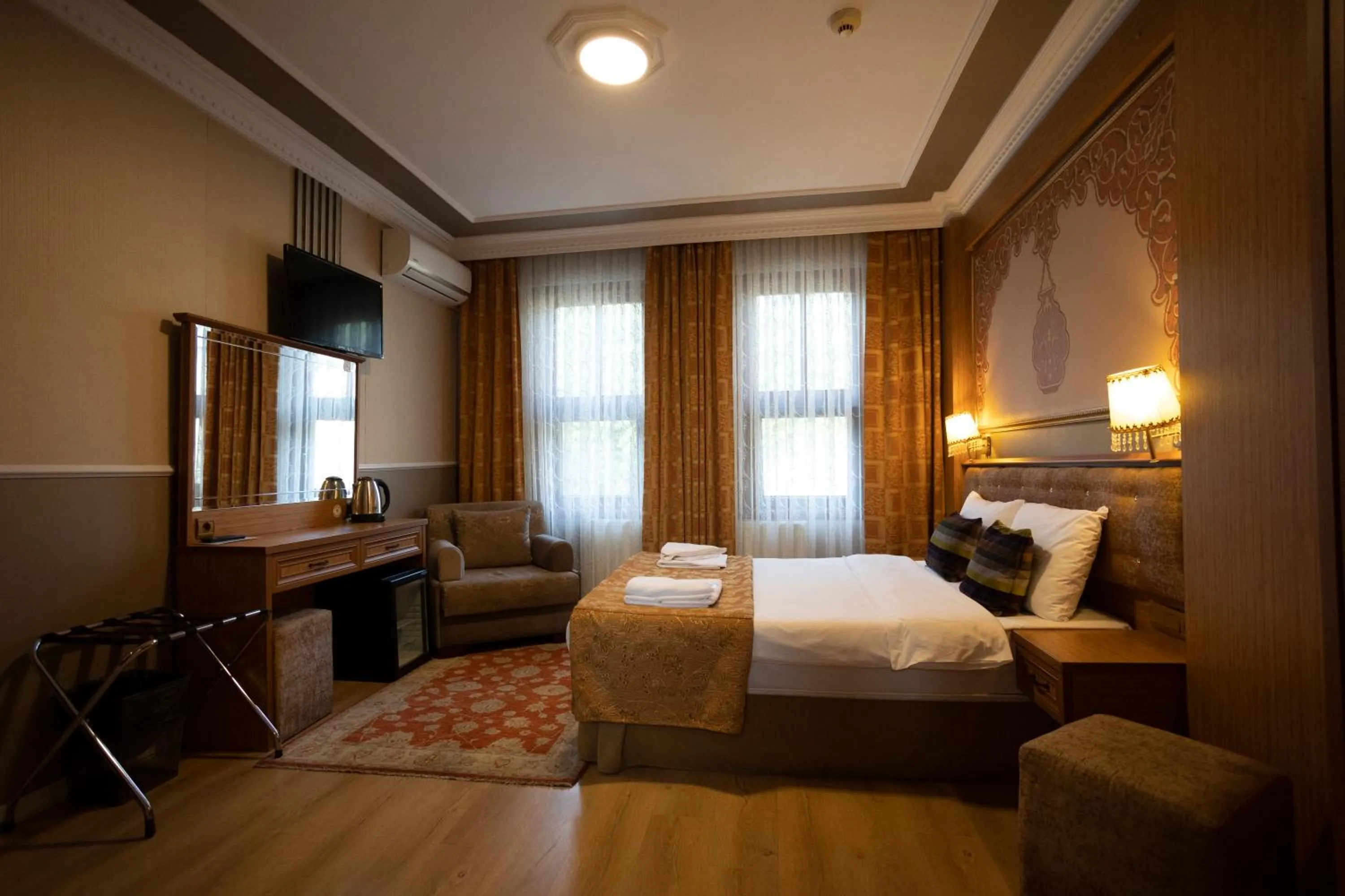 Bed in Tashkonak Studio Suites