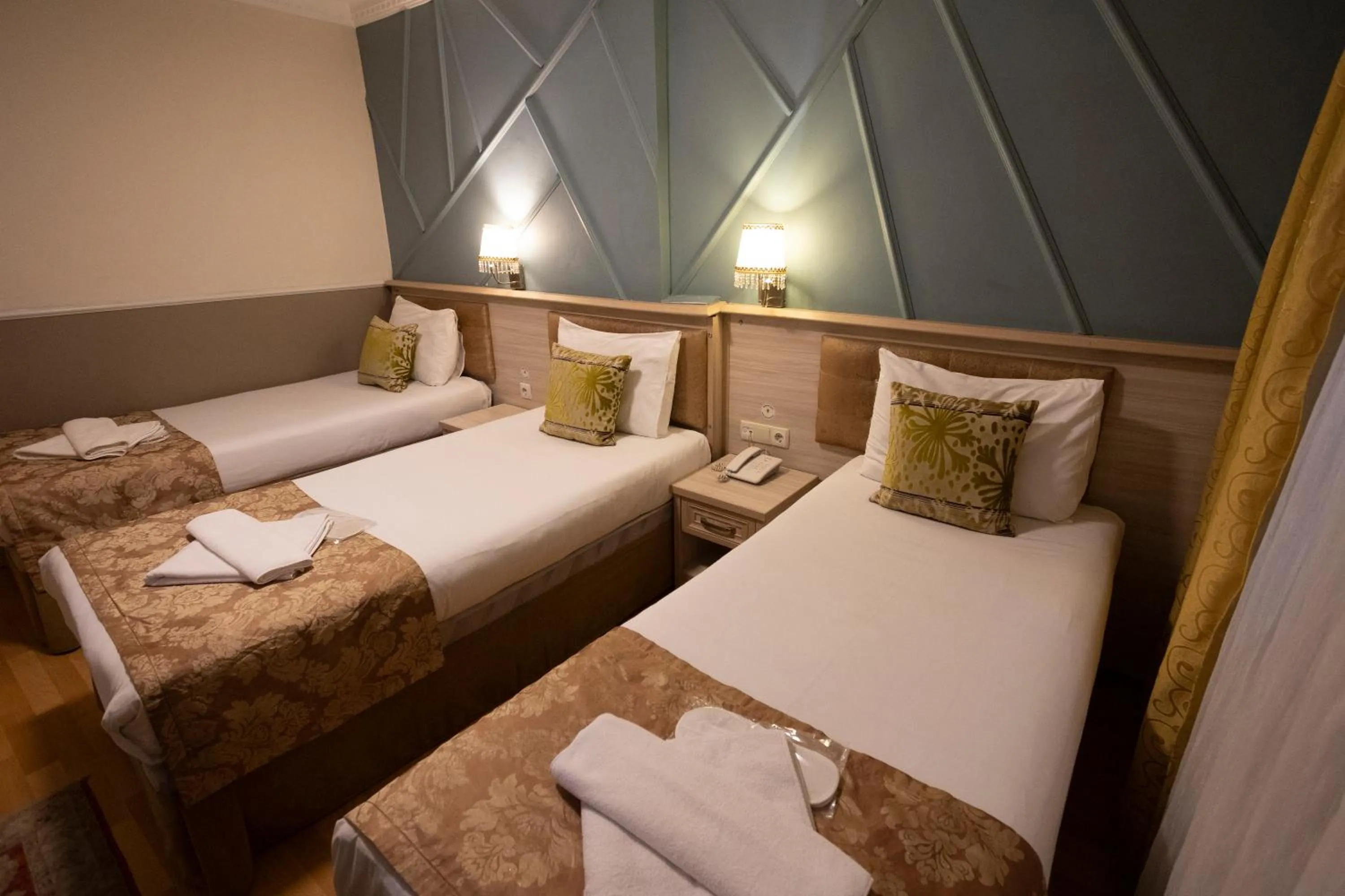 Bed in Tashkonak Studio Suites