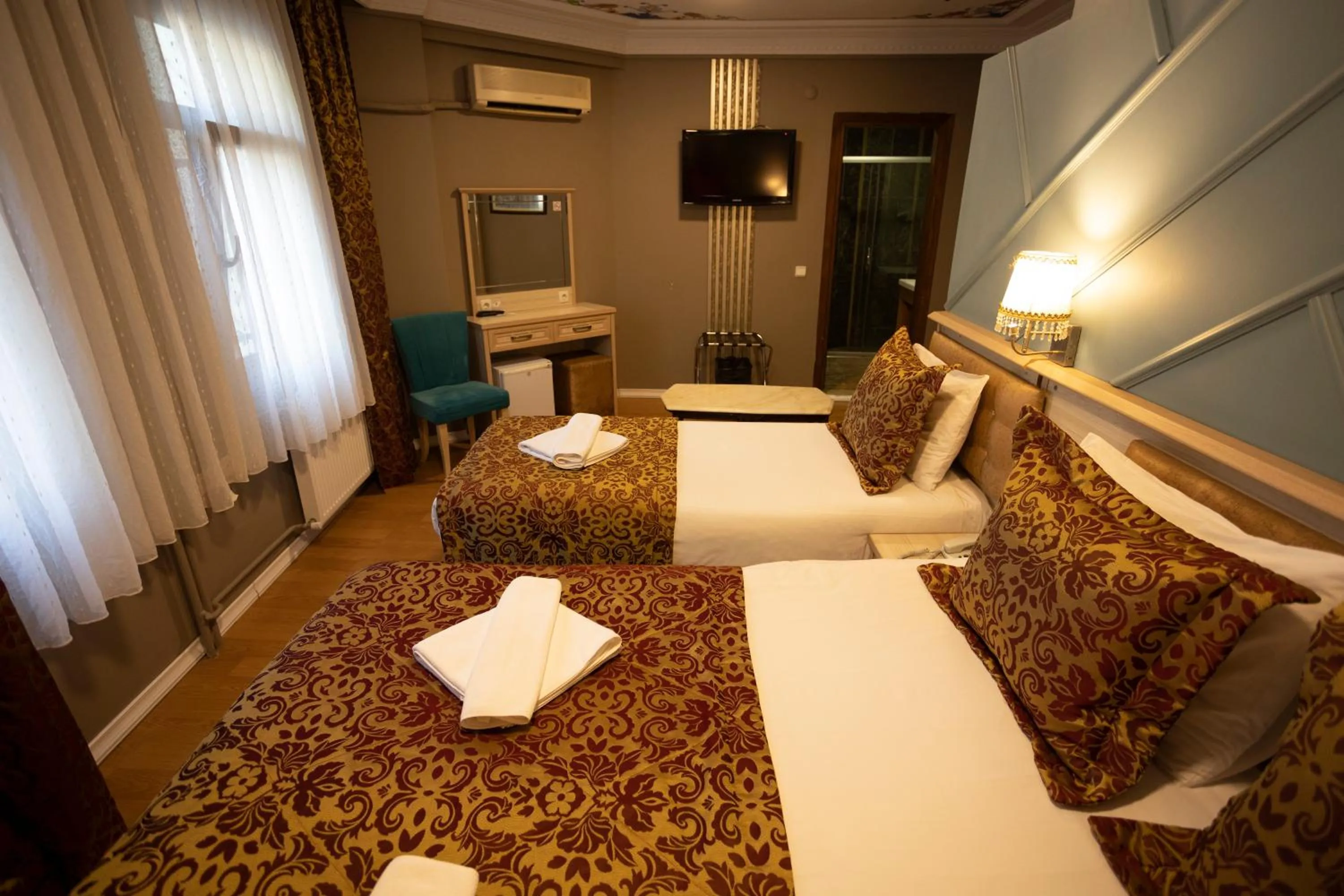 Bed in Tashkonak Studio Suites