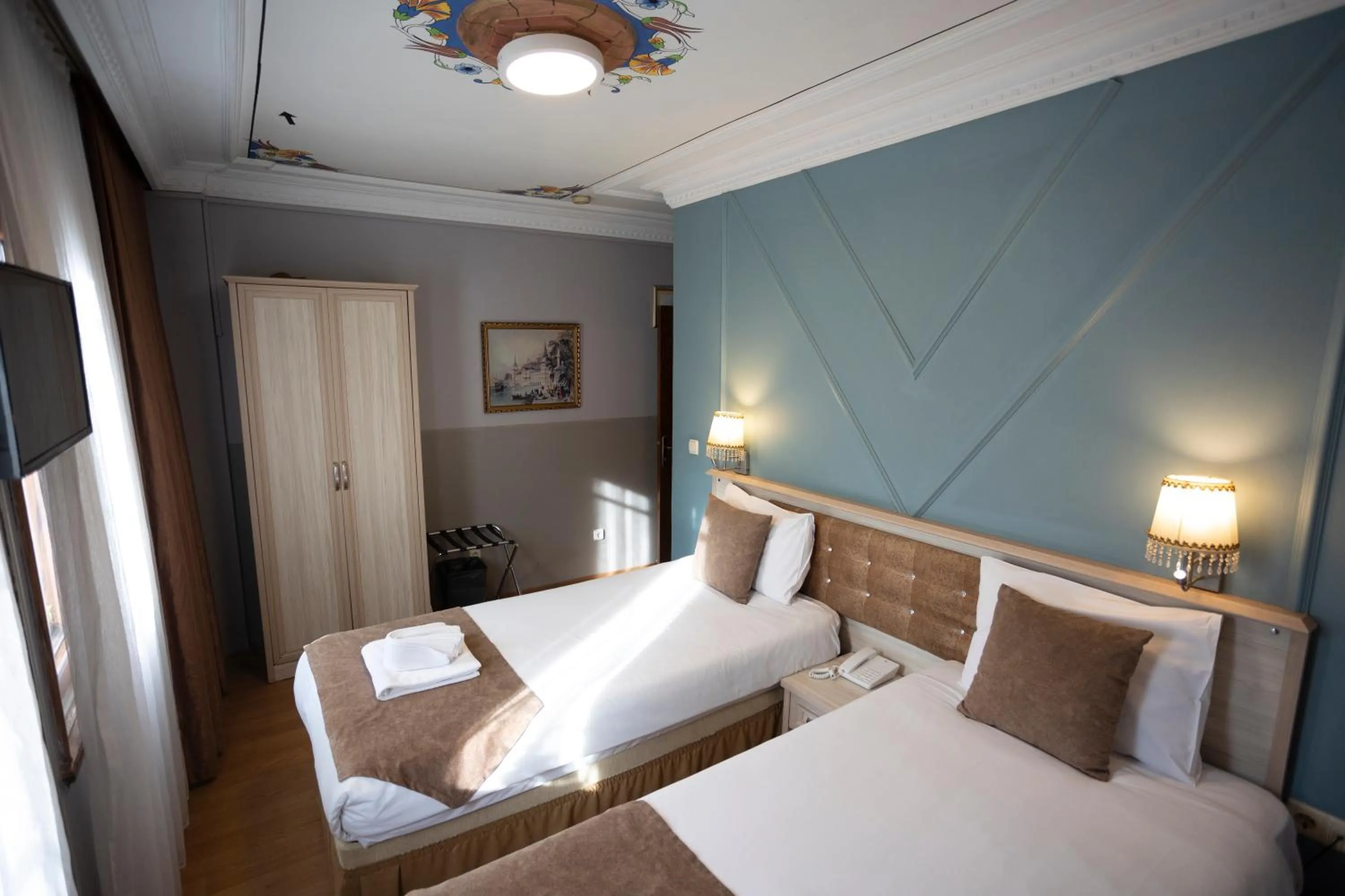 Bed in Tashkonak Studio Suites