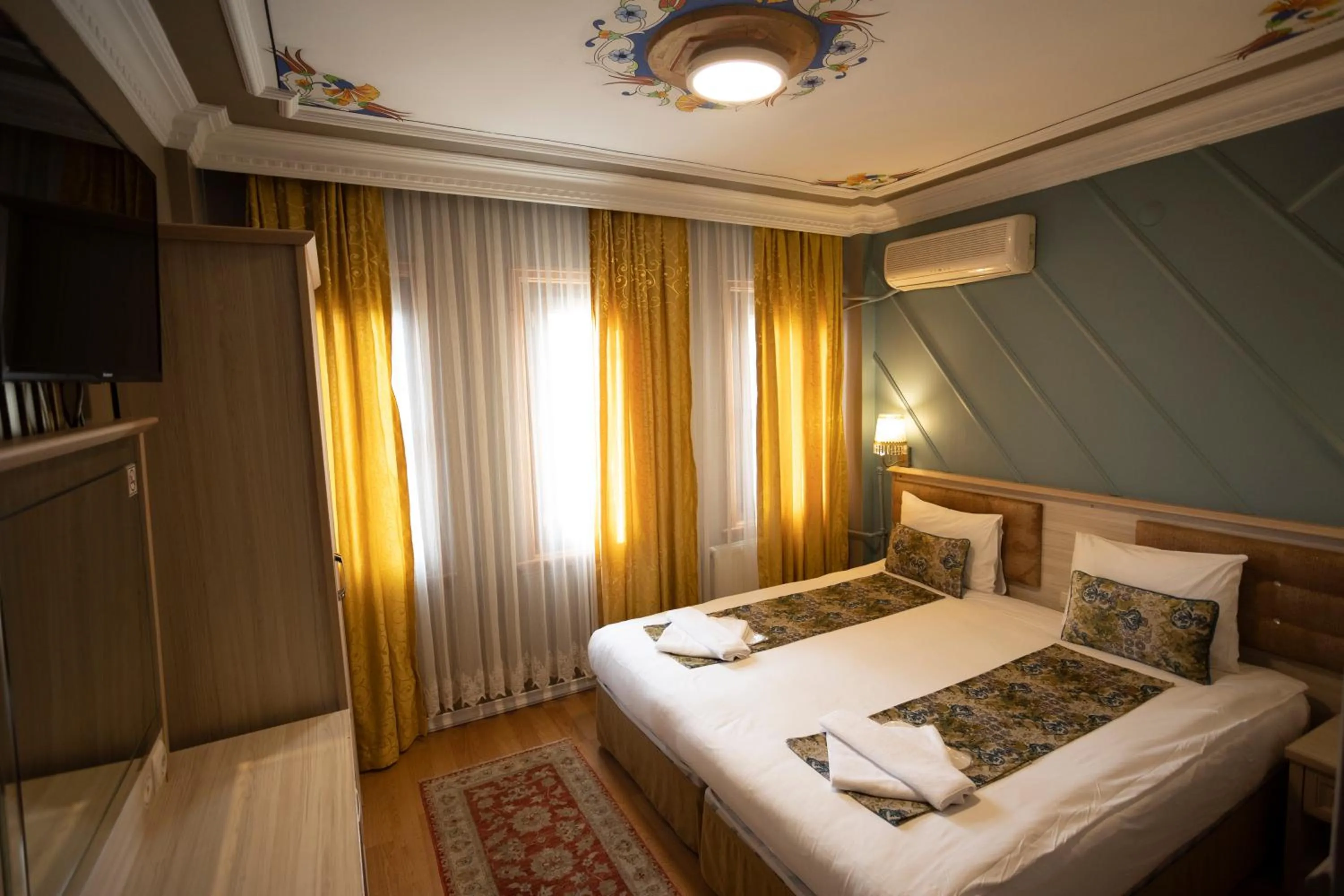 Bed in Tashkonak Studio Suites