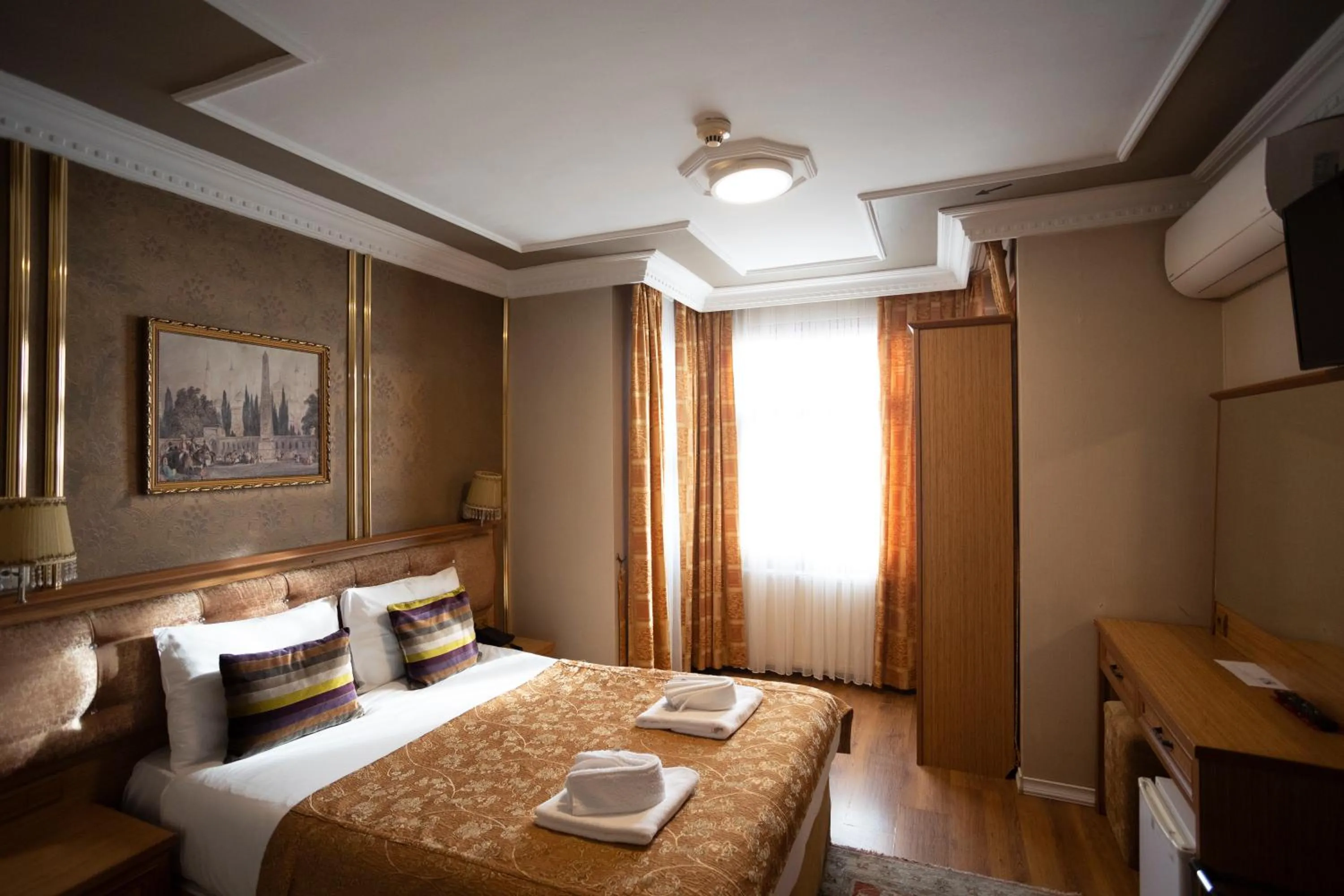 Bed in Tashkonak Studio Suites