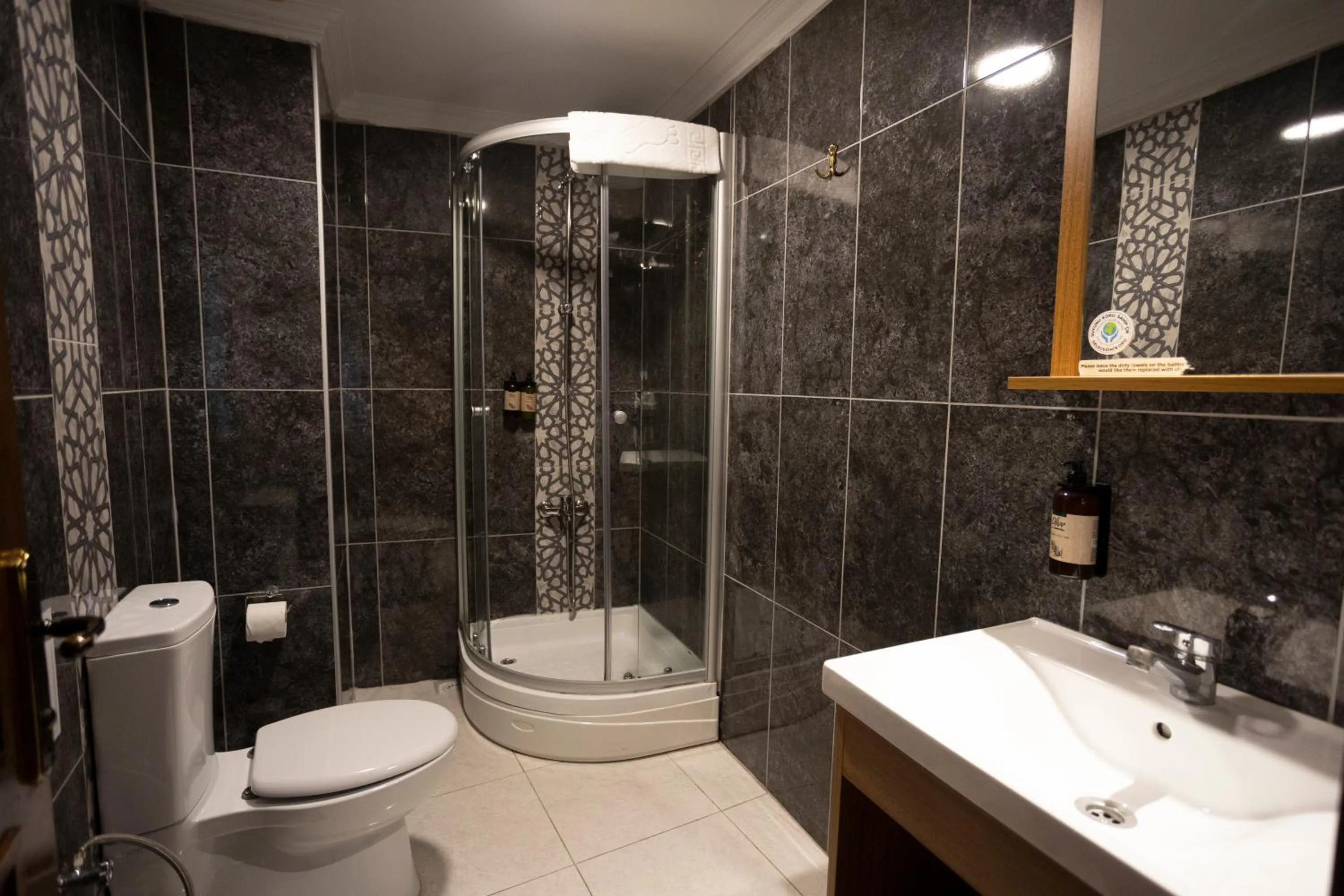 Shower in Tashkonak Studio Suites