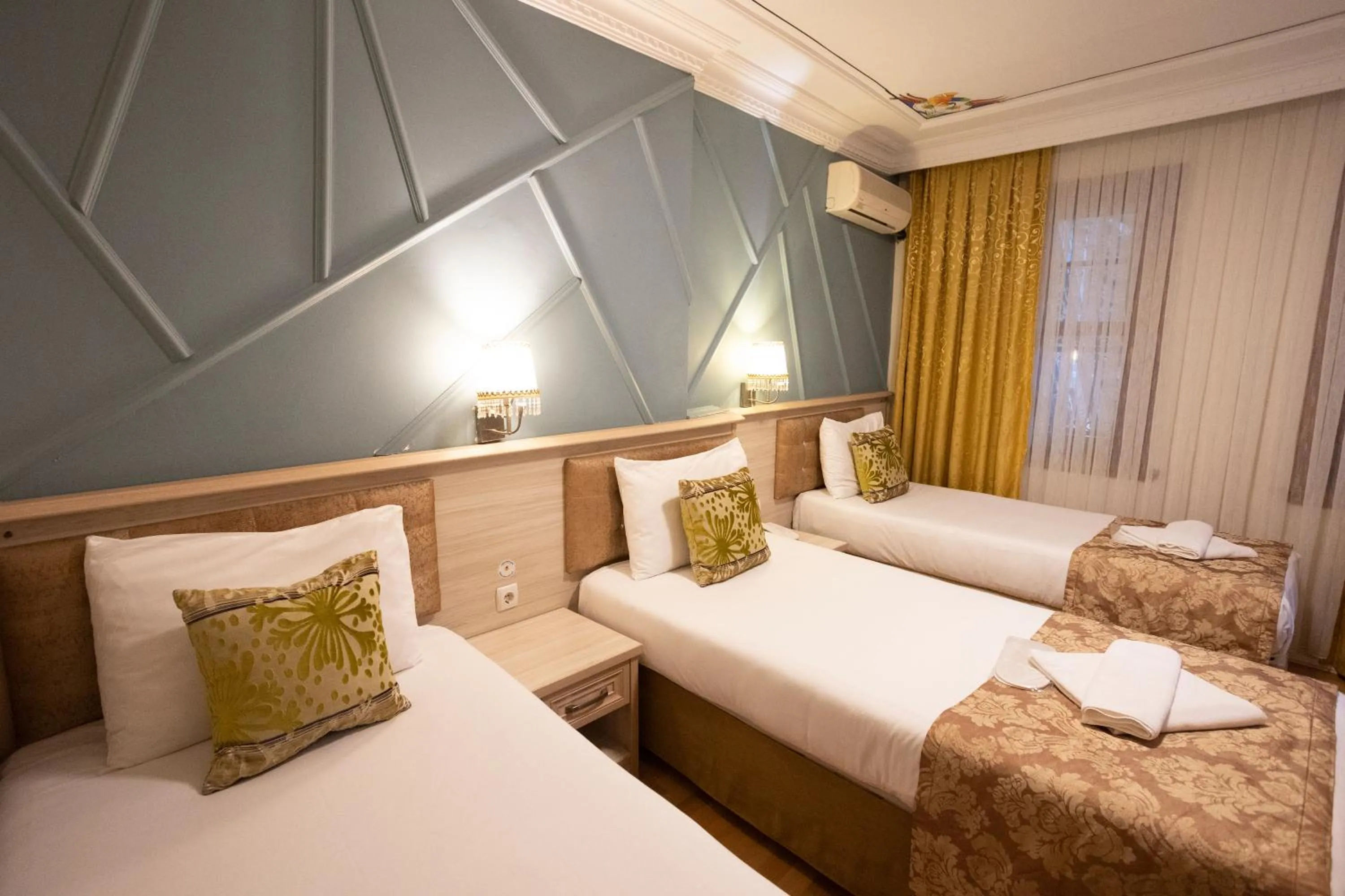 Bed in Tashkonak Studio Suites