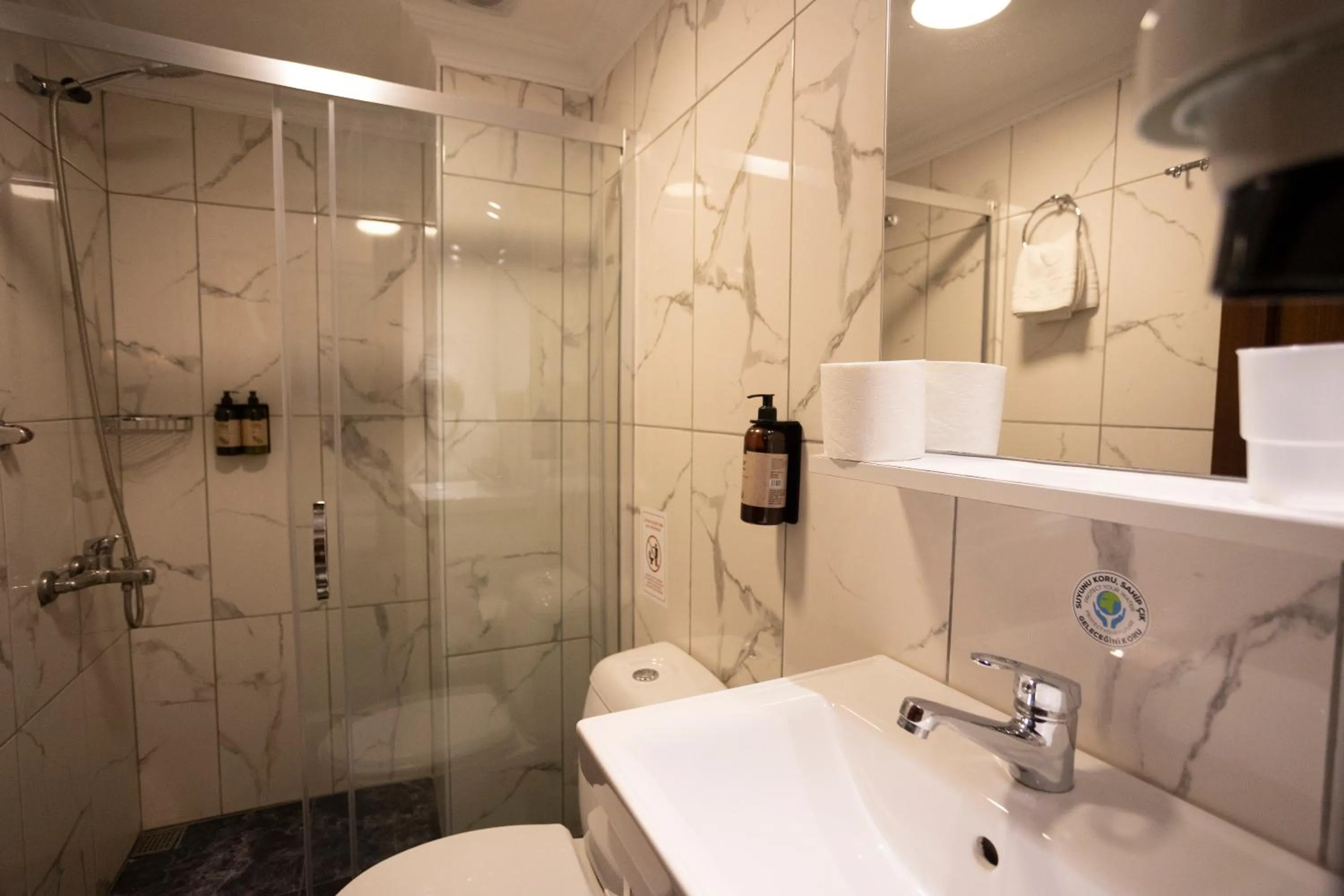 Shower in Tashkonak Studio Suites