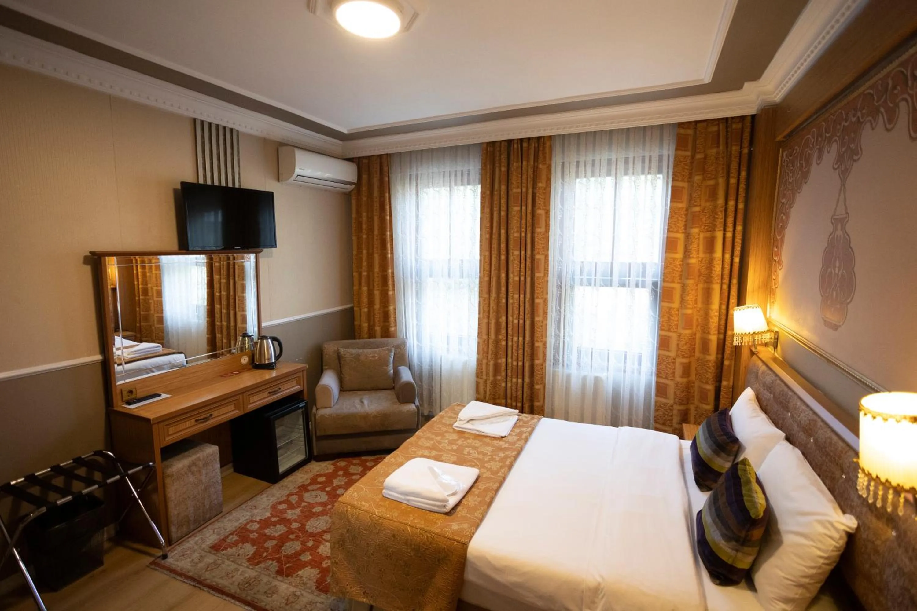 Bed in Tashkonak Studio Suites
