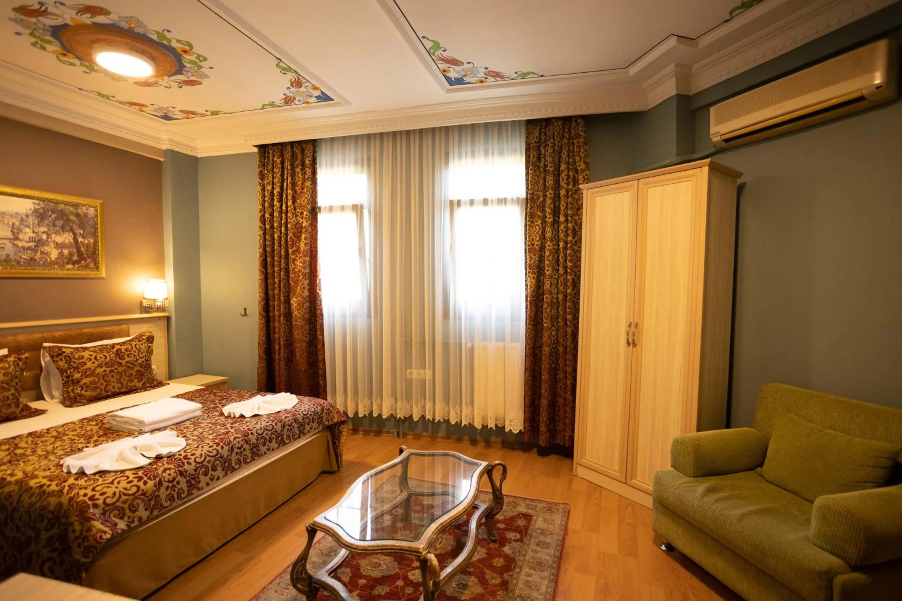 Bed in Tashkonak Studio Suites