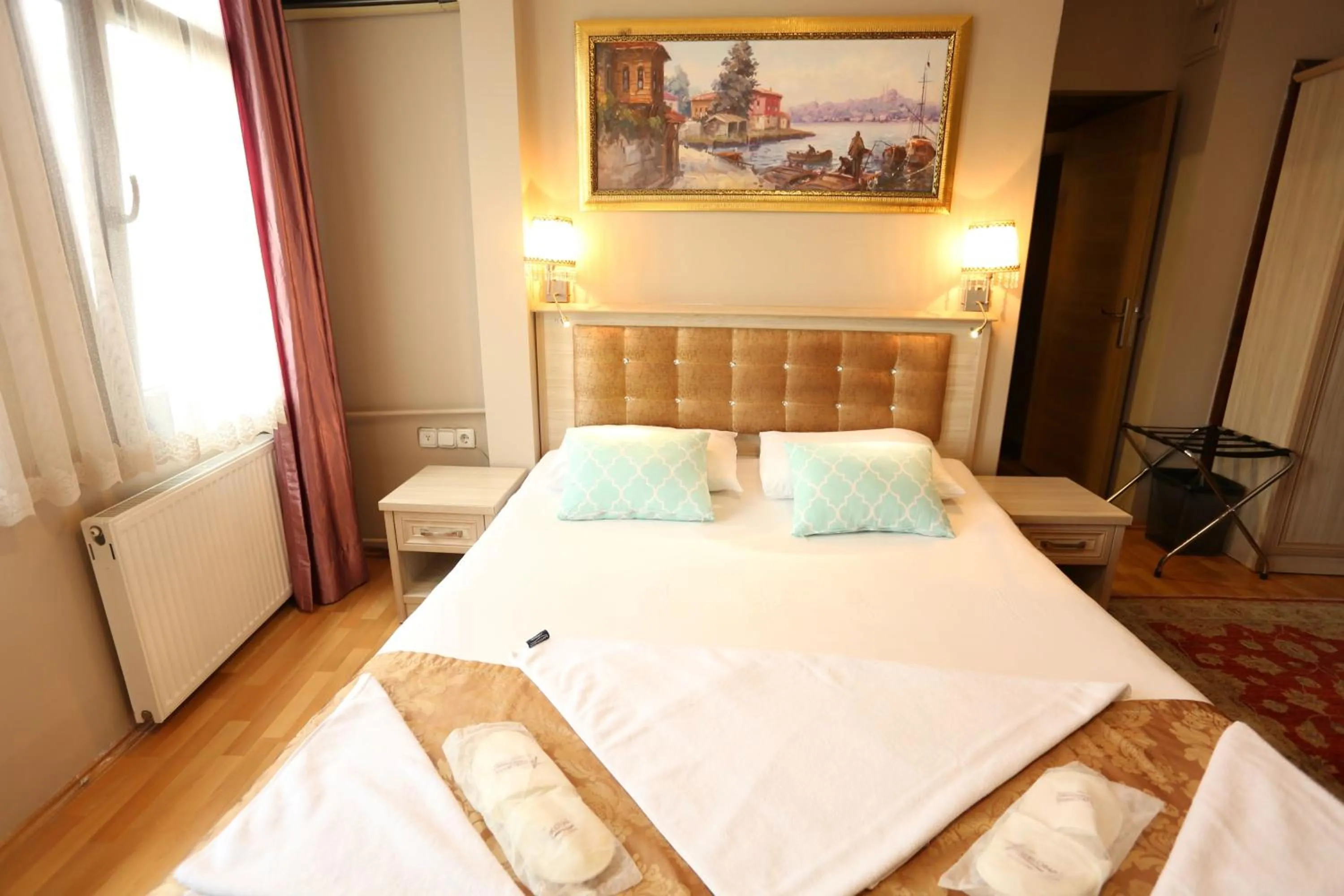 Bedroom, Bed in Tashkonak Studio Suites