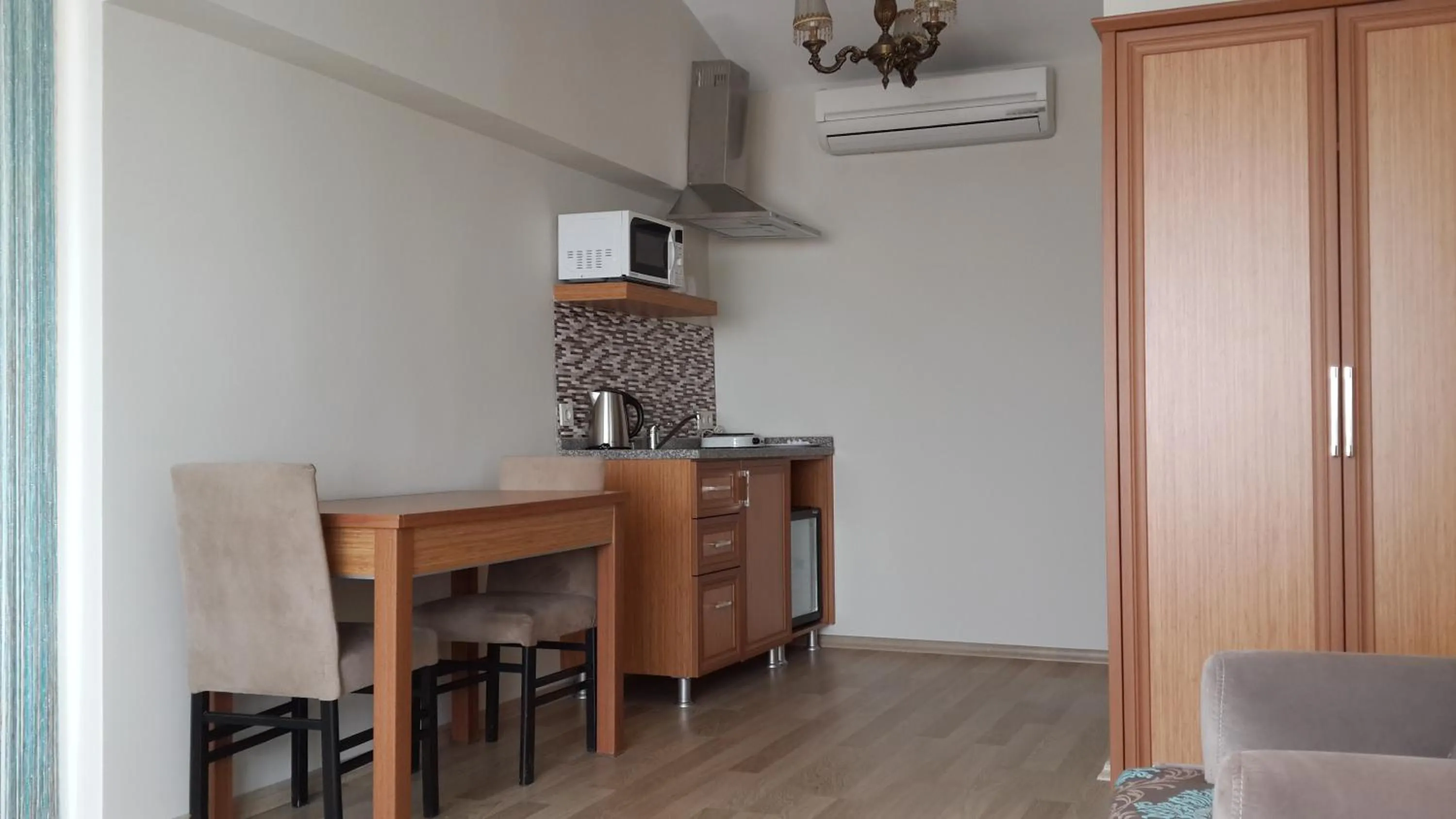 Kitchen or kitchenette in Tashkonak Studio Suites
