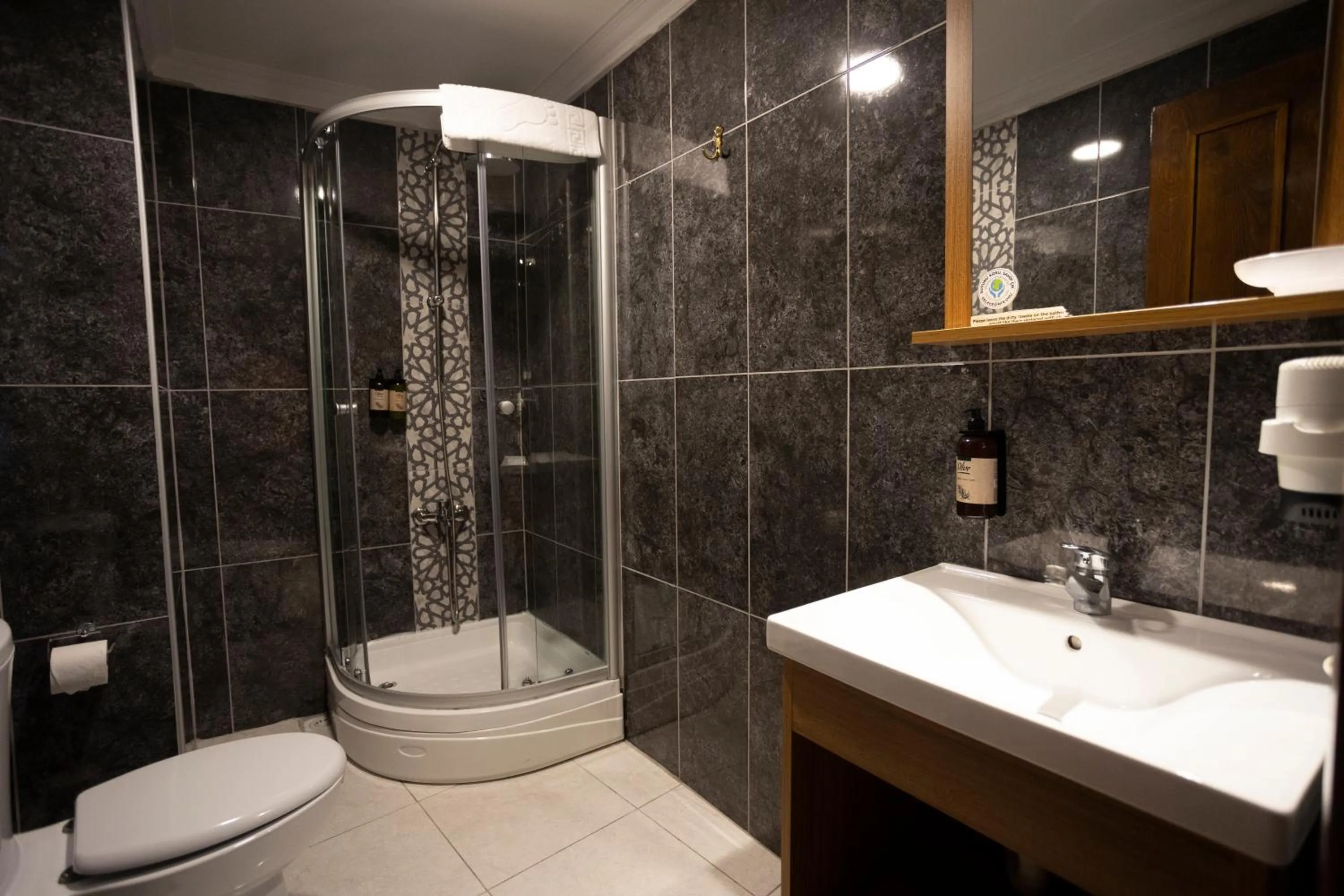 Shower in Tashkonak Studio Suites