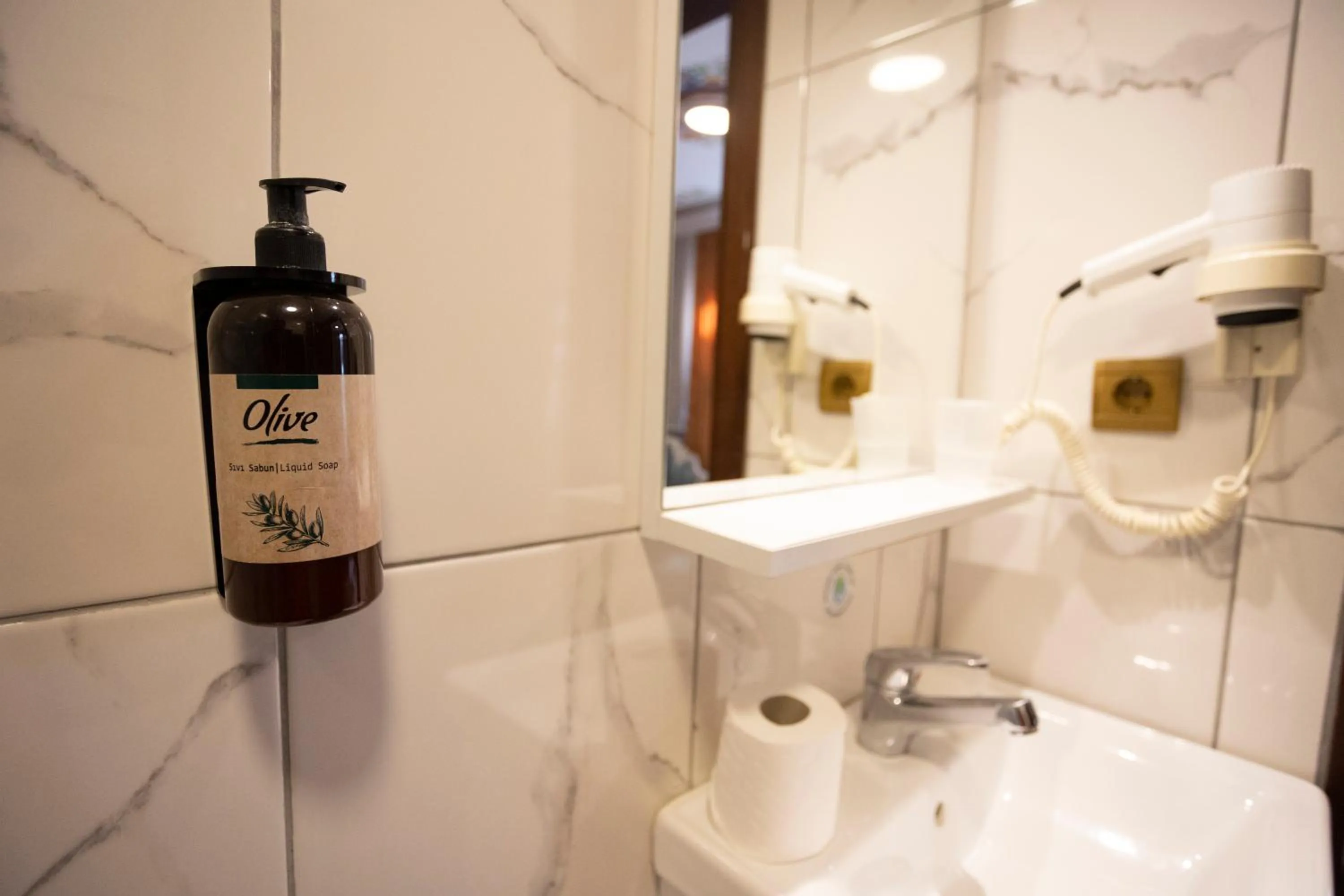 Bathroom in Tashkonak Studio Suites