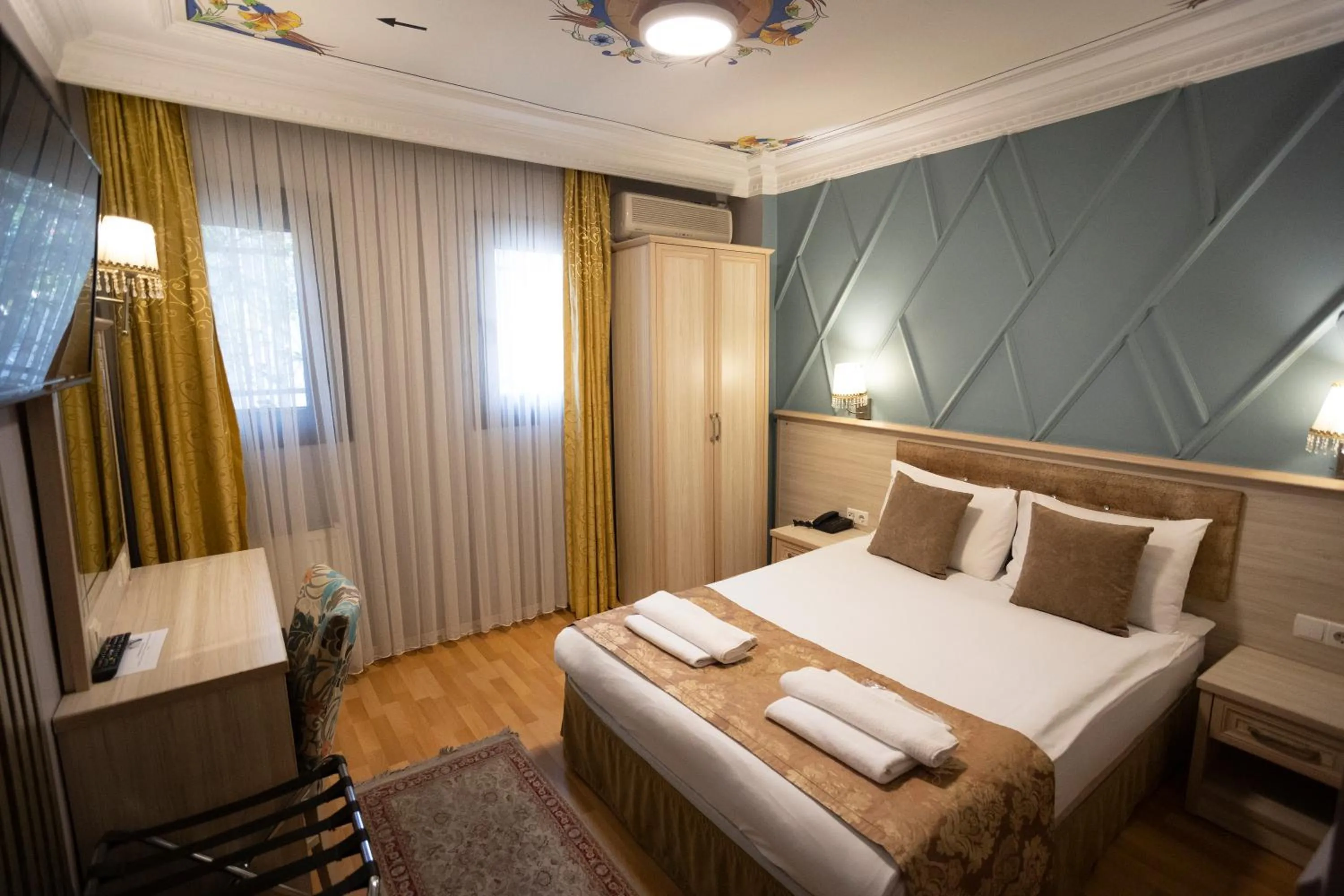 Bed in Tashkonak Studio Suites