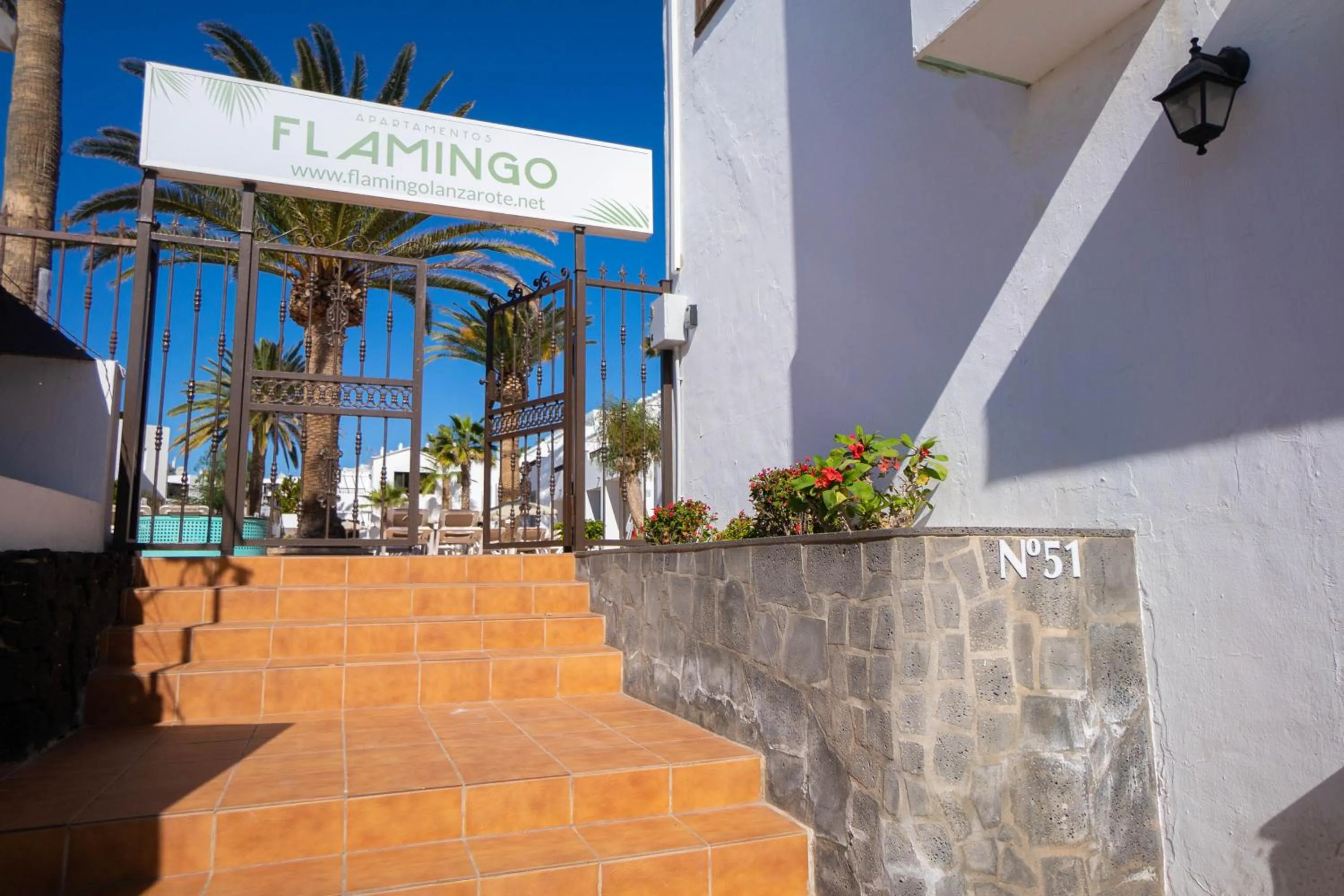 Facade/entrance in Apartamentos Flamingo