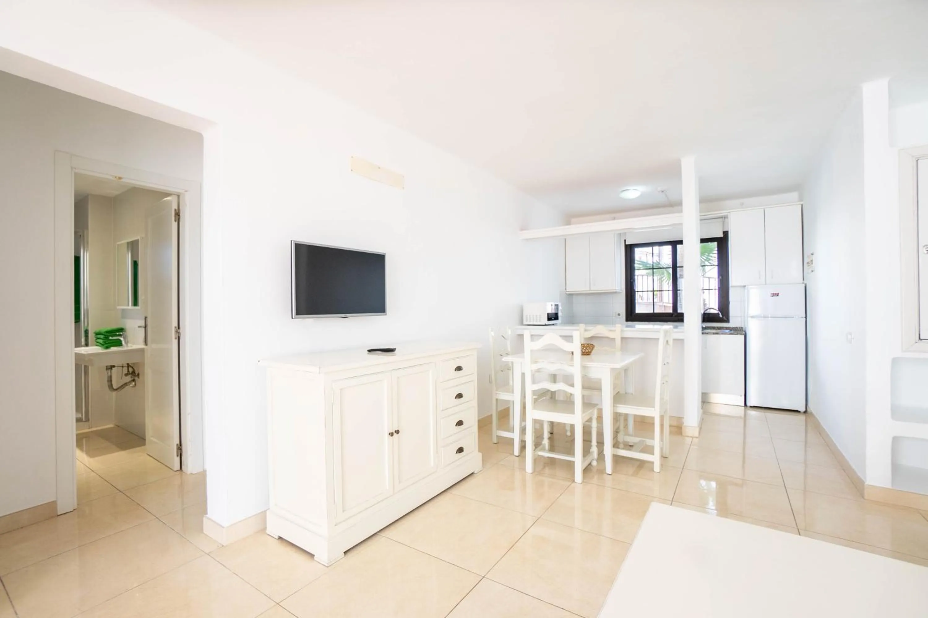 Photo of the whole room in Apartamentos Flamingo