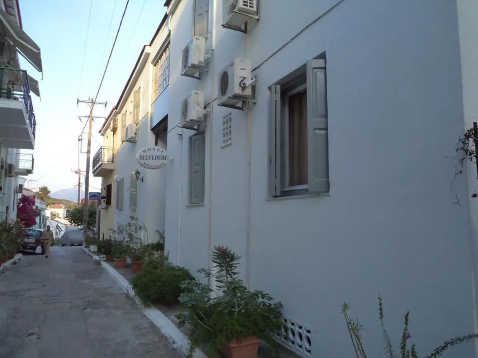 Facade/entrance in Belvedere