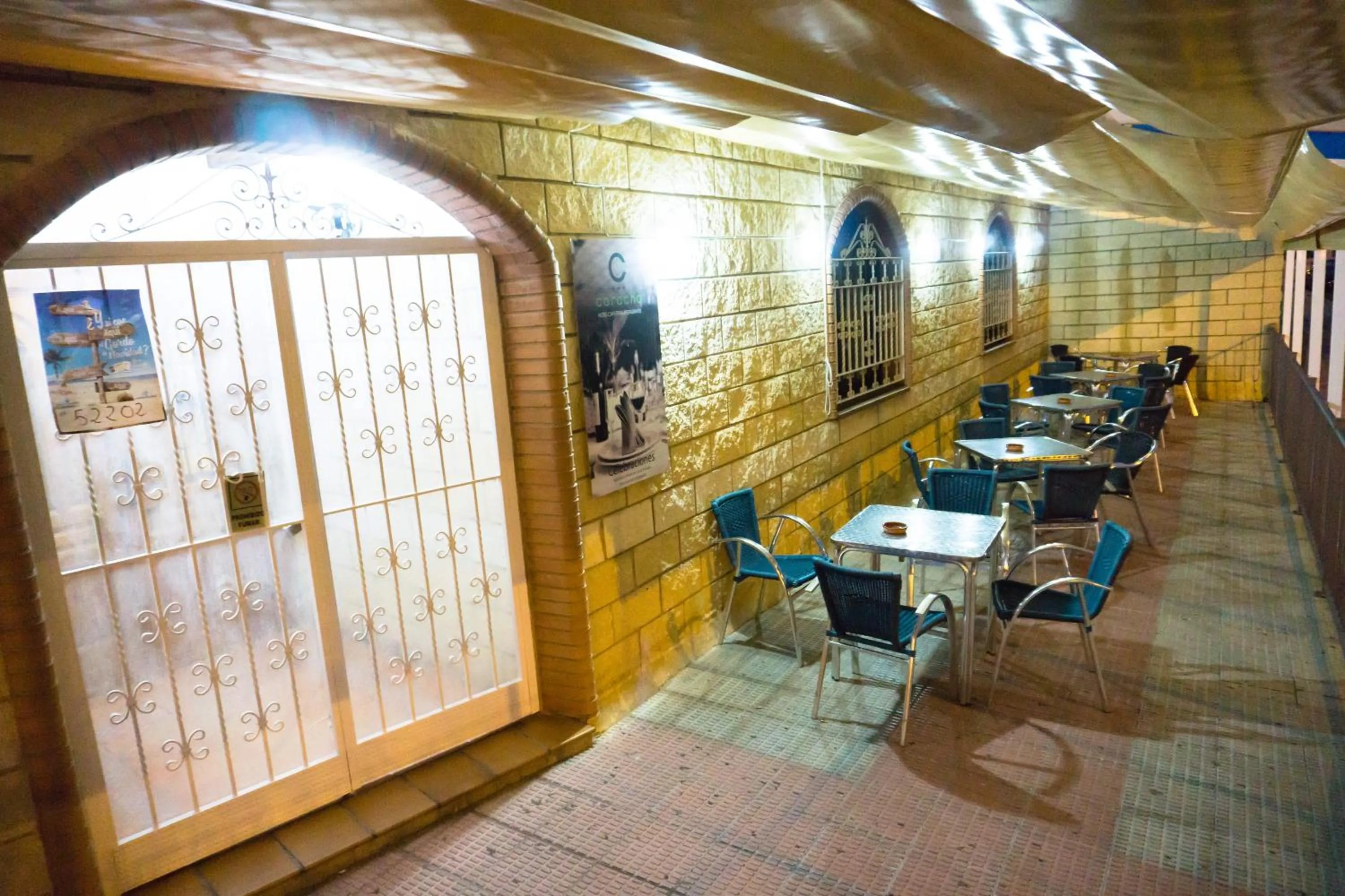 Restaurant/places to eat in Hotel Restaurante Caracho