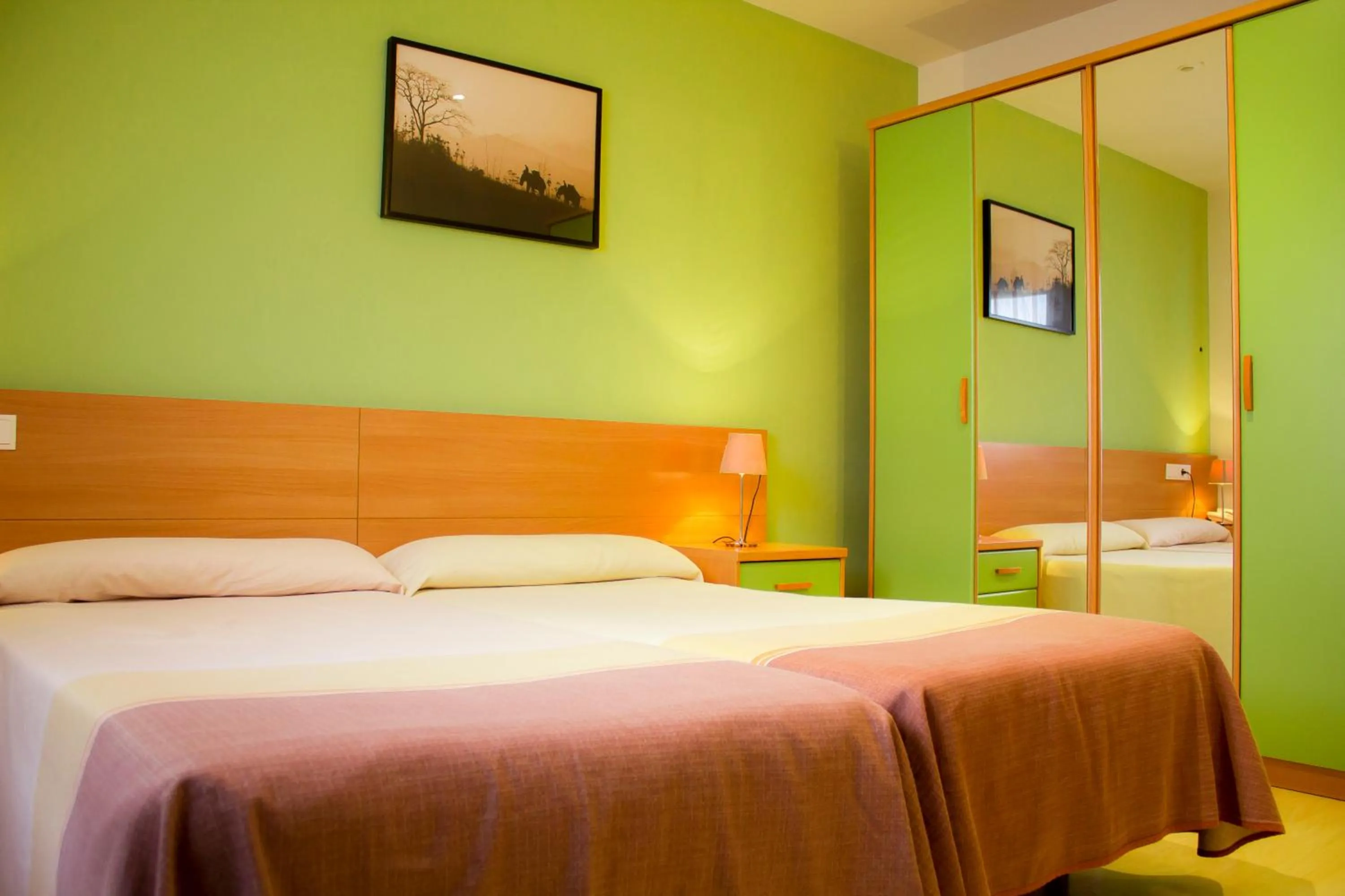 Bed in Hotel Restaurante Caracho