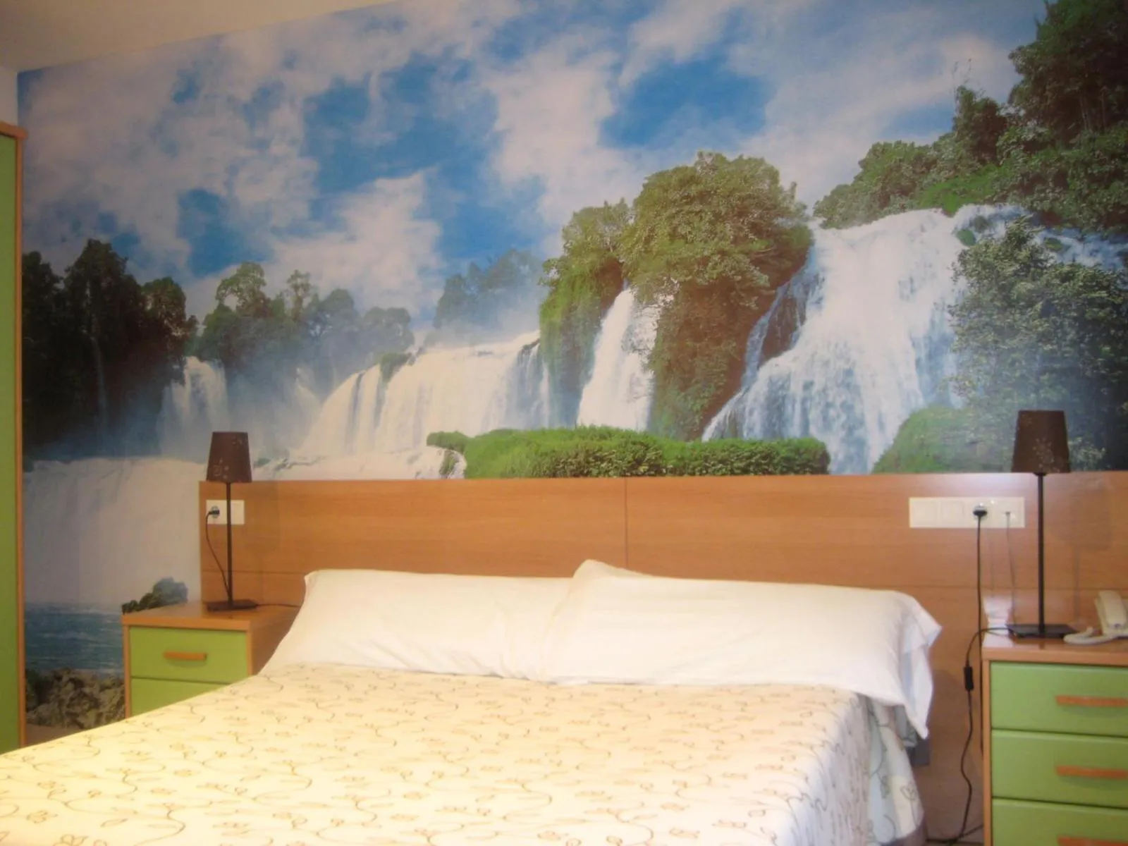 Bed in Hotel Restaurante Caracho