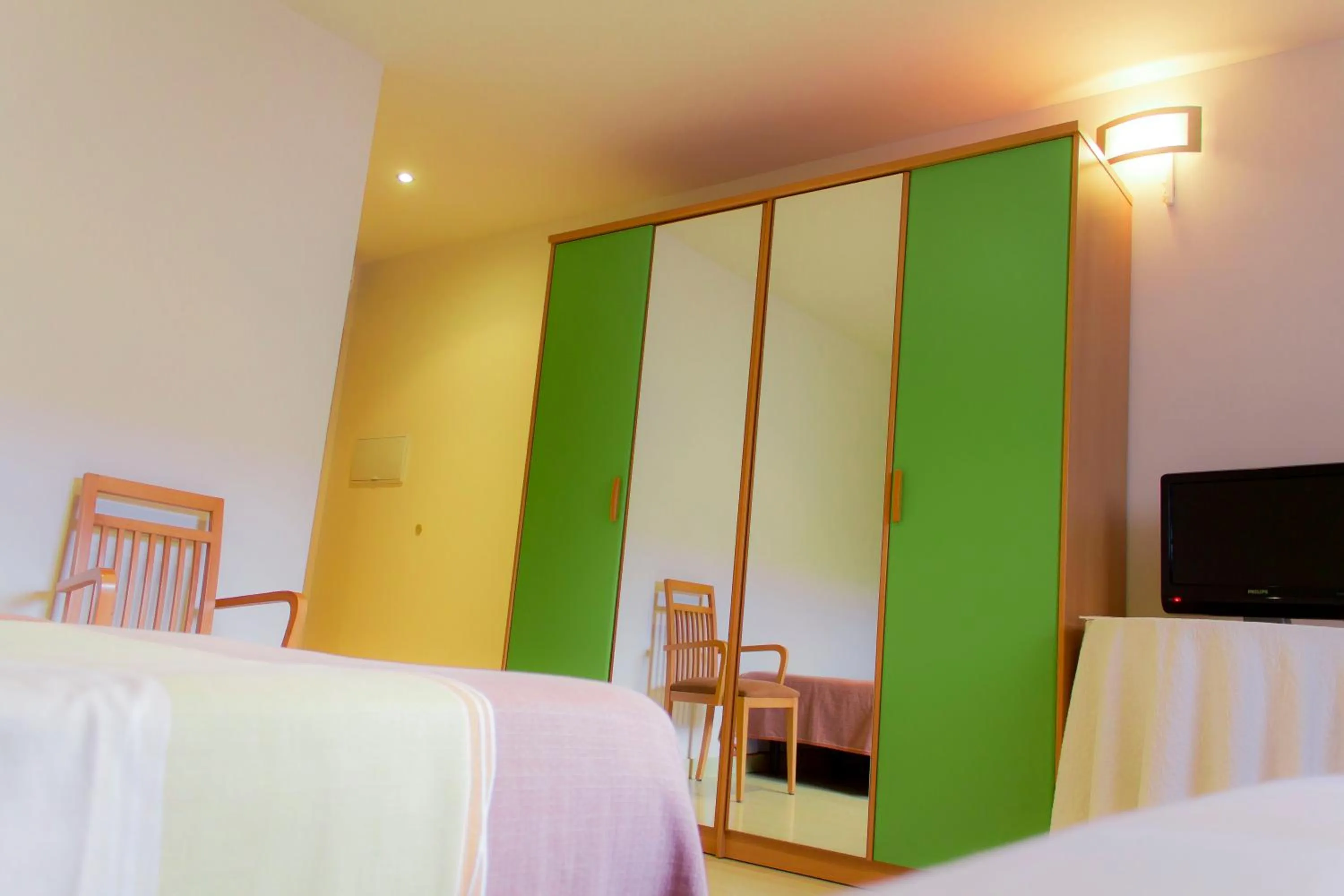 Photo of the whole room, Bed in Hotel Restaurante Caracho