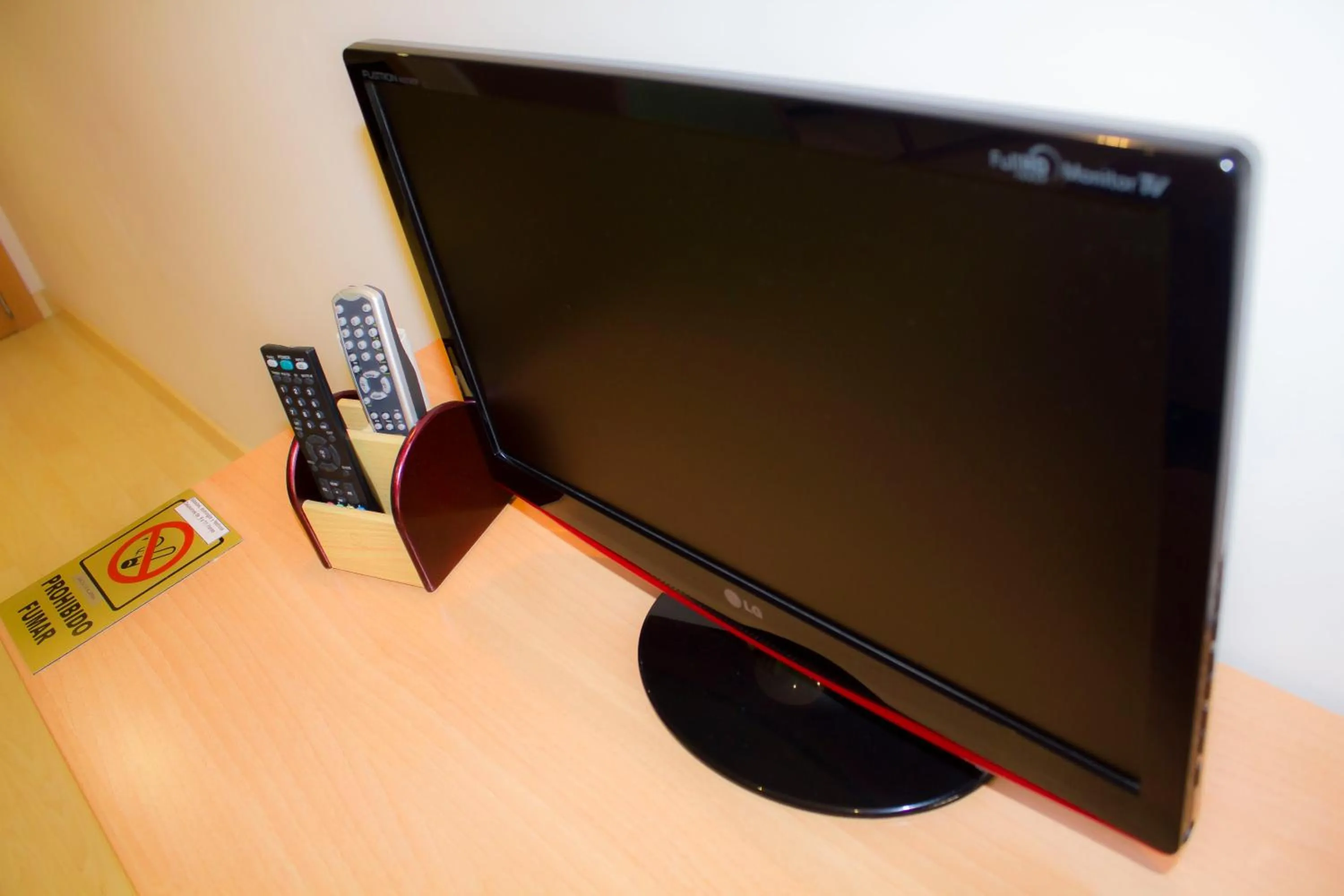 TV and multimedia in Hotel Restaurante Caracho