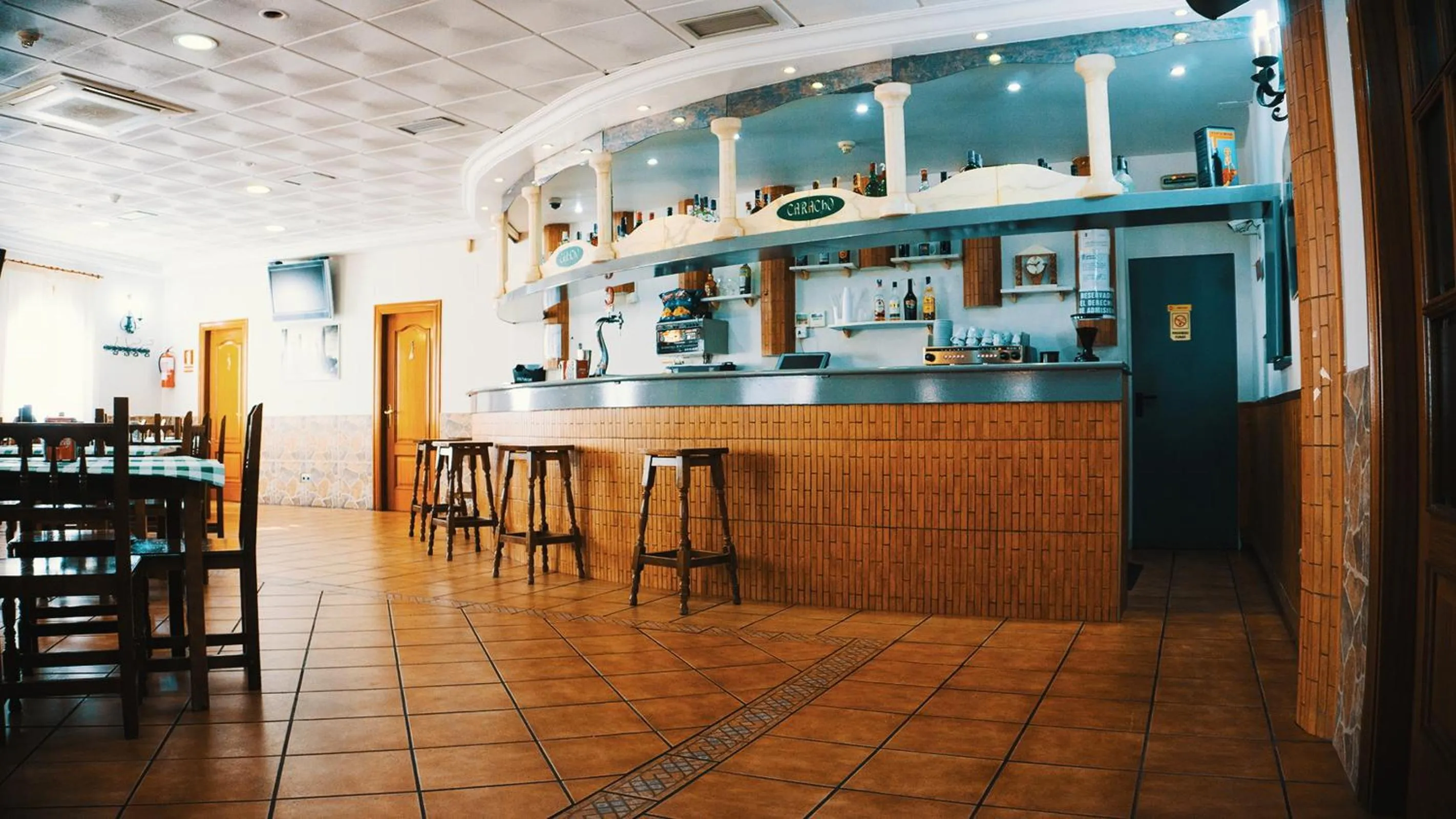 Restaurant/places to eat in Hotel Restaurante Caracho