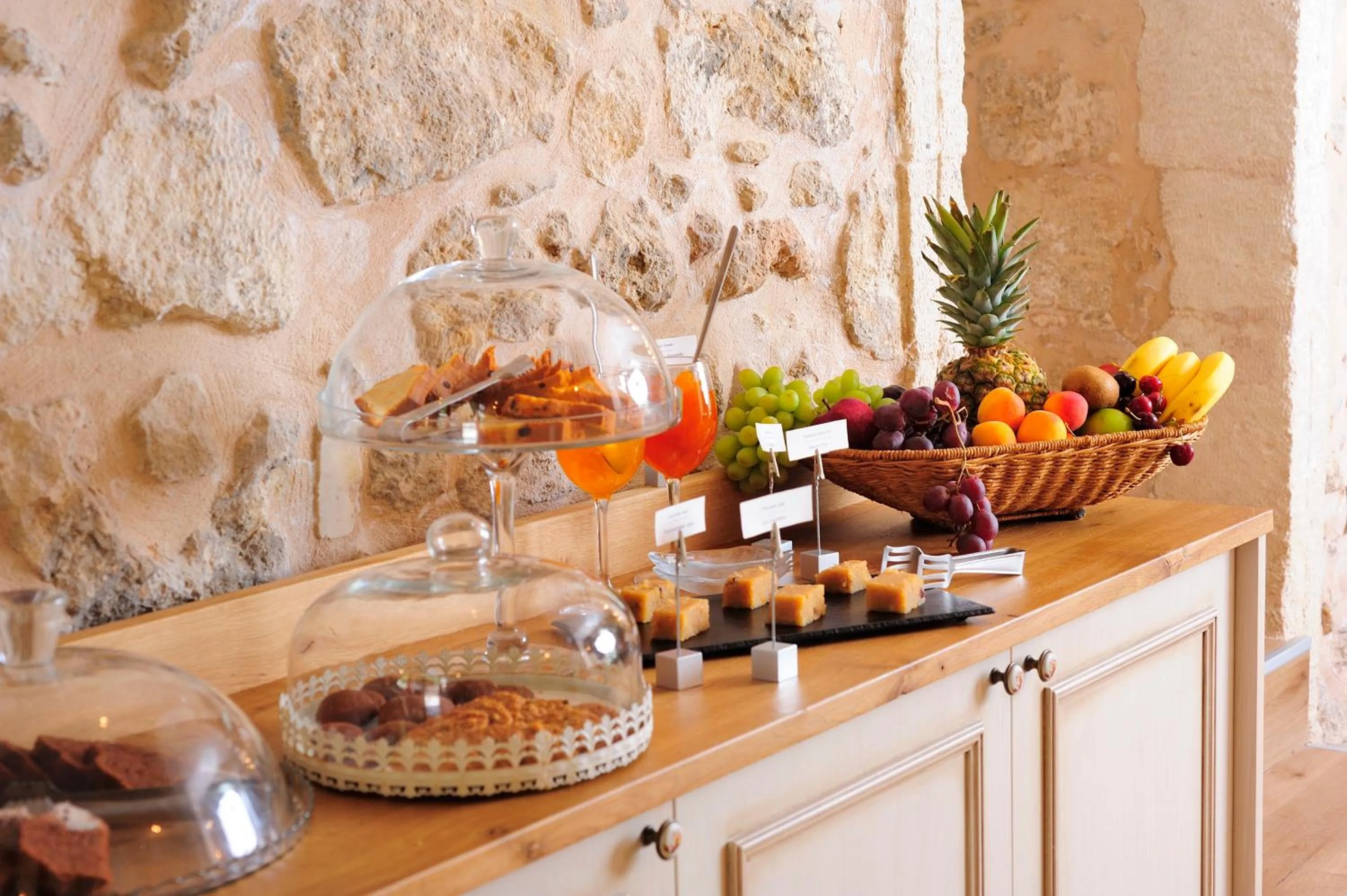 Restaurant/places to eat in Pepi Boutique Hotel (Adults Only)