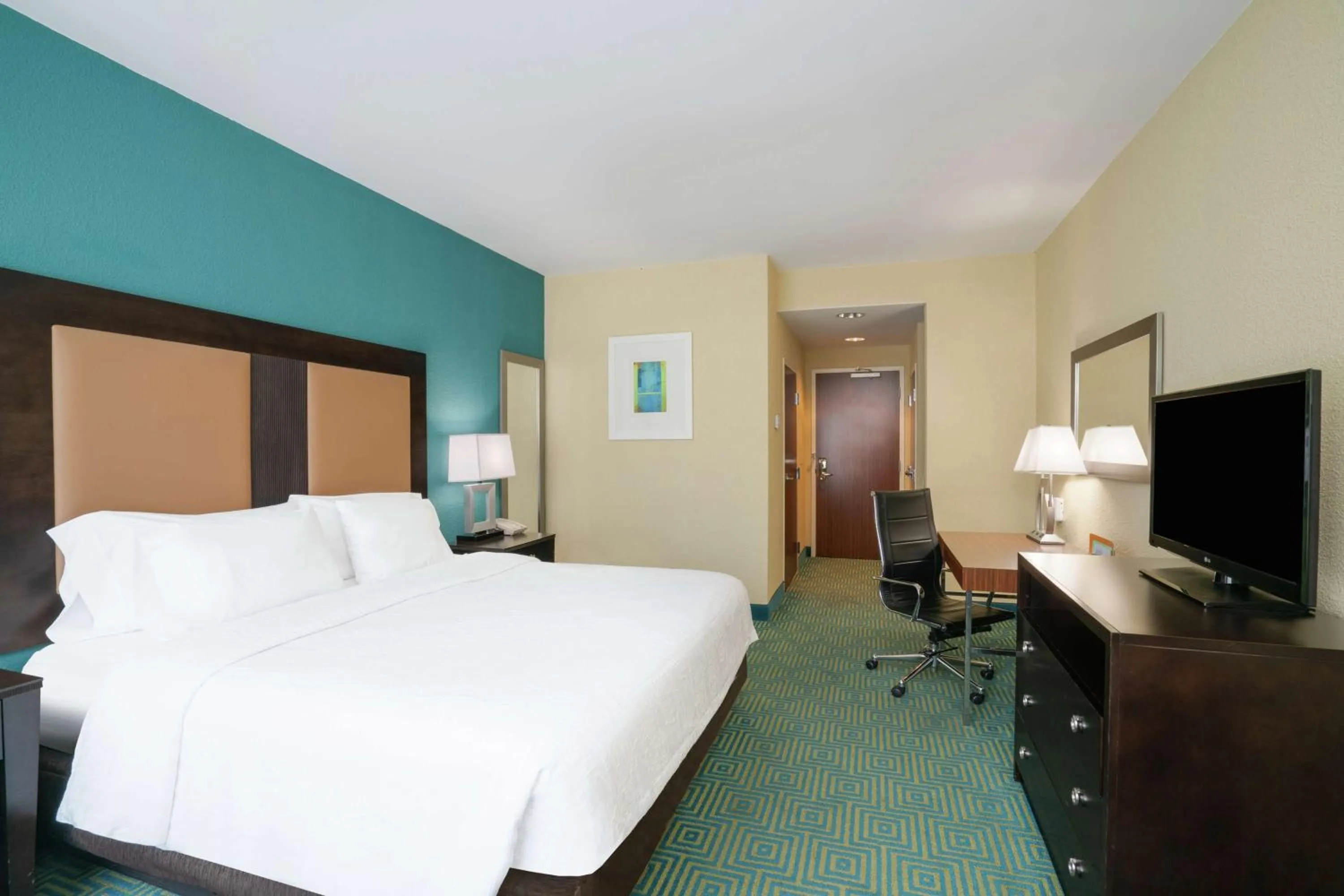 Bedroom, Bed in Hilton Garden Inn Dalton