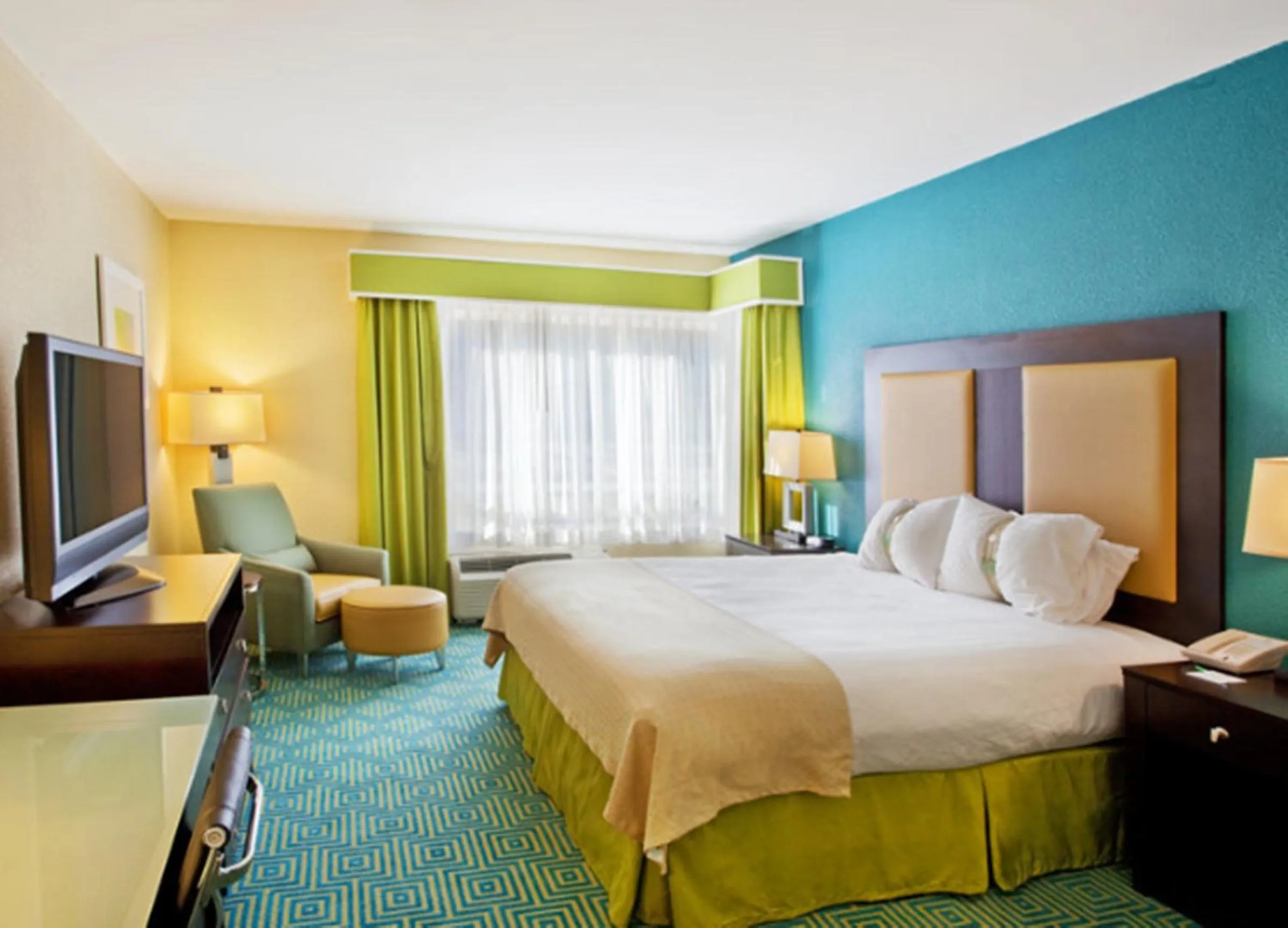 Day, Bed in Hilton Garden Inn Dalton