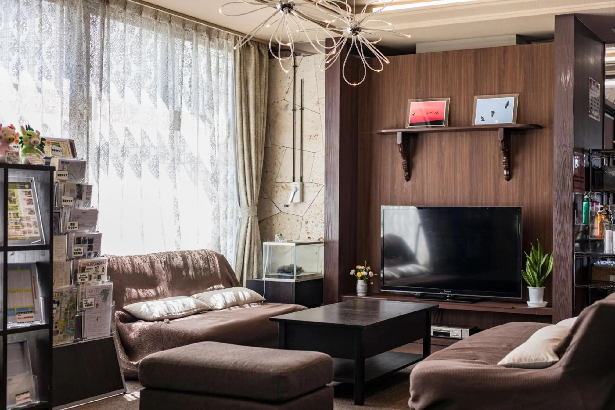 Communal lounge/ TV room in Hotel Wing International Izumi