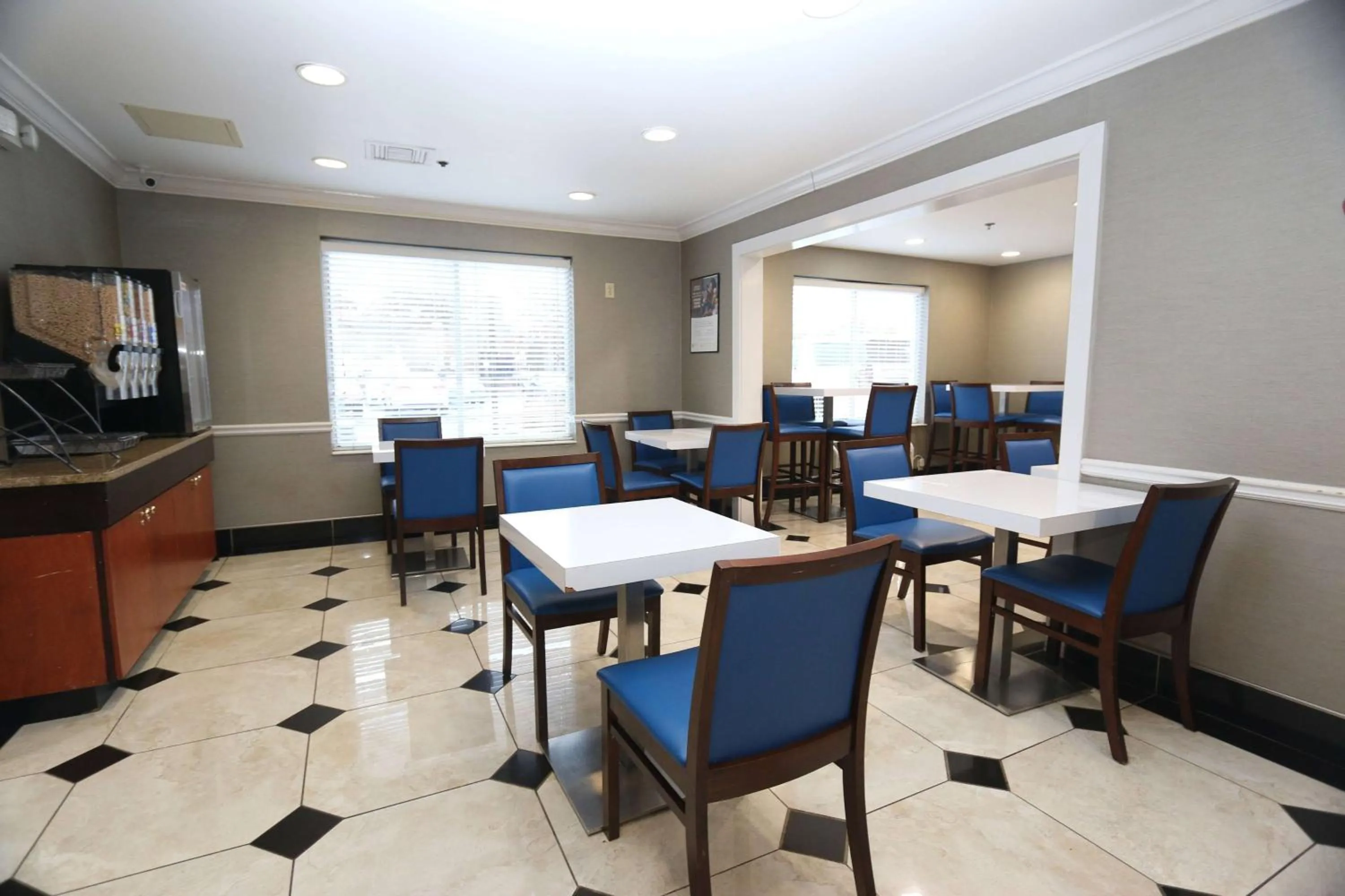 Restaurant/places to eat in Baymont by Wyndham Lithia Springs Atlanta