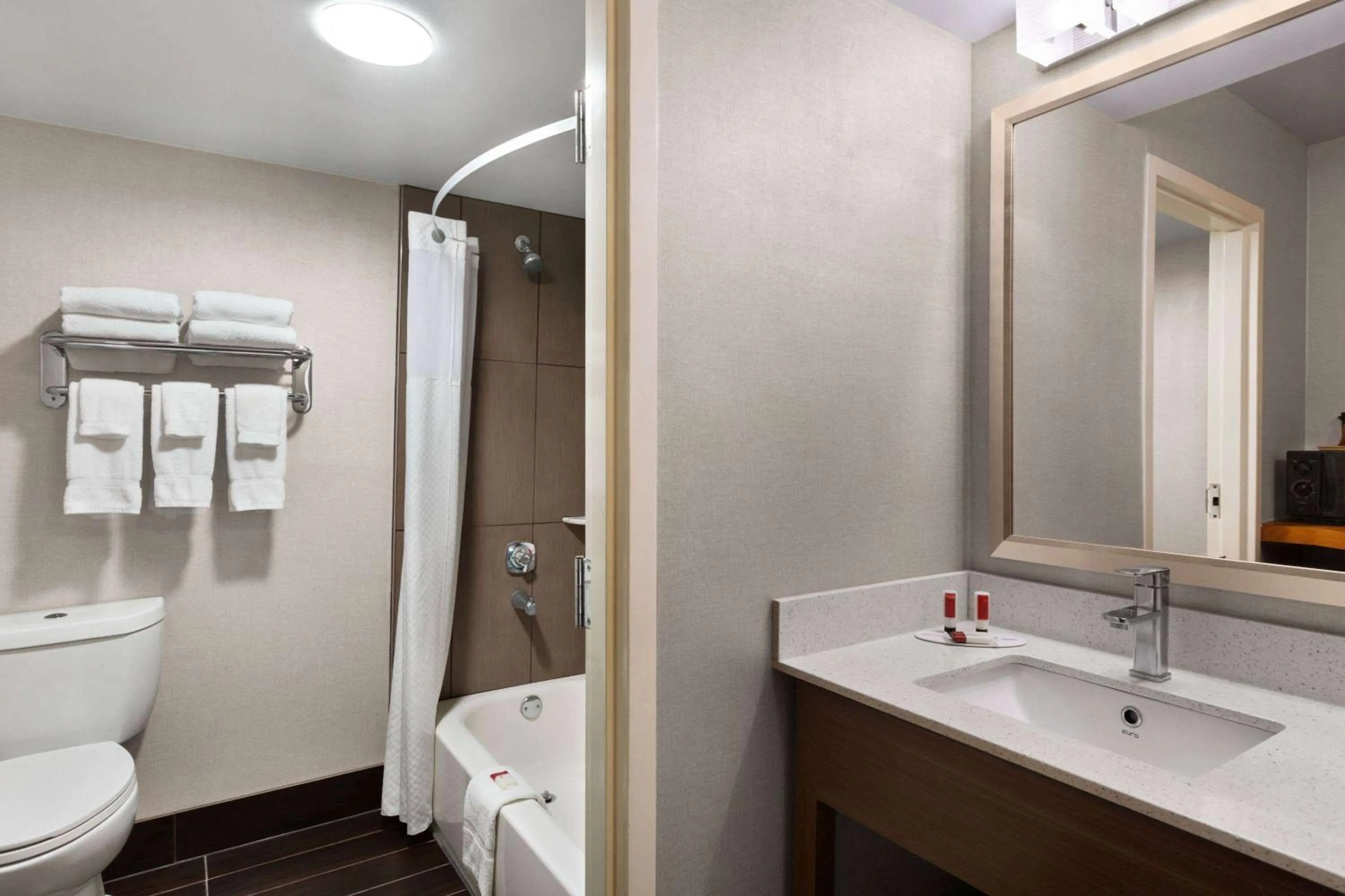 TV and multimedia in Baymont by Wyndham Lithia Springs Atlanta