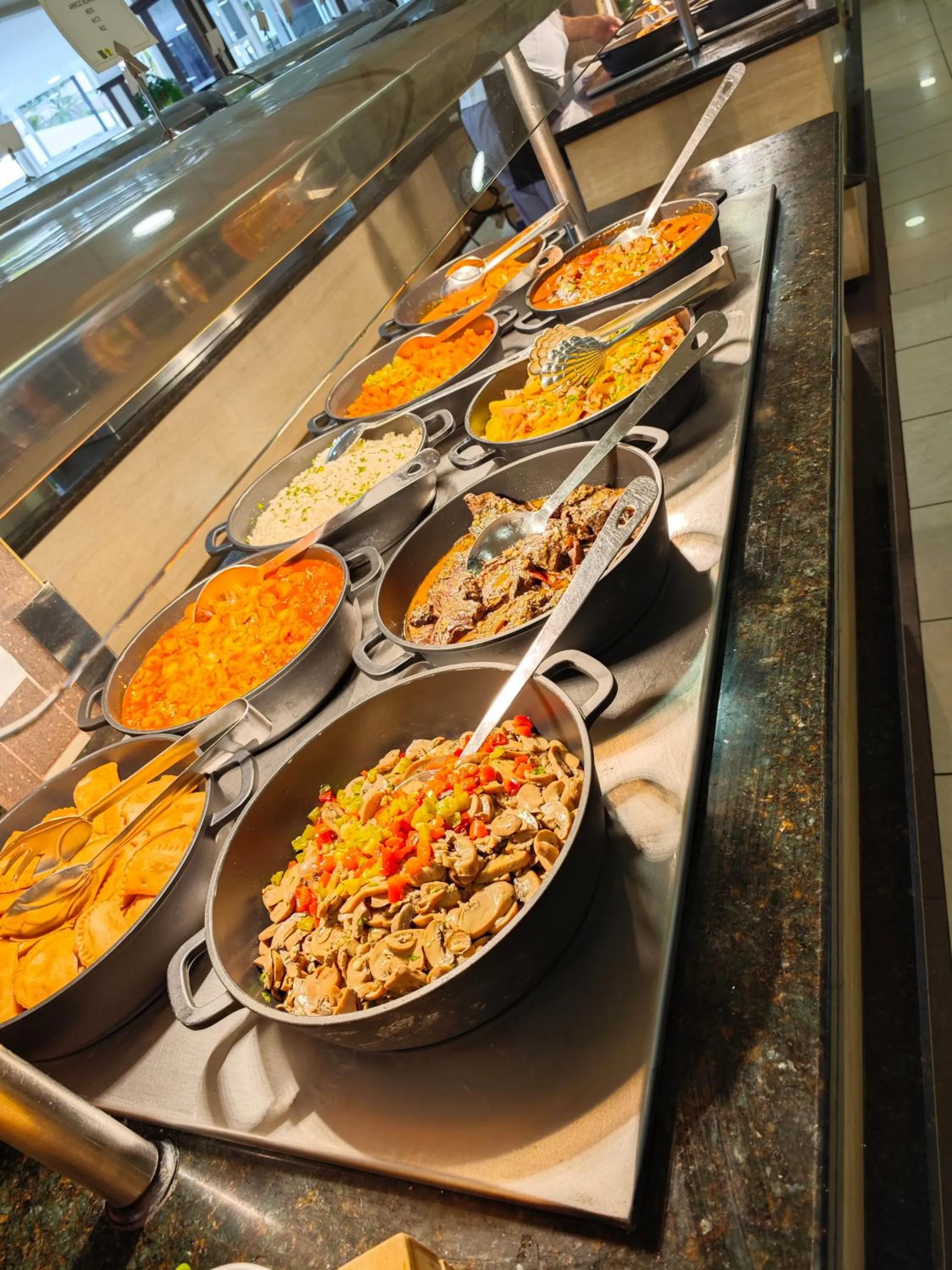 Restaurant/places to eat in Hotel Puerto Palace