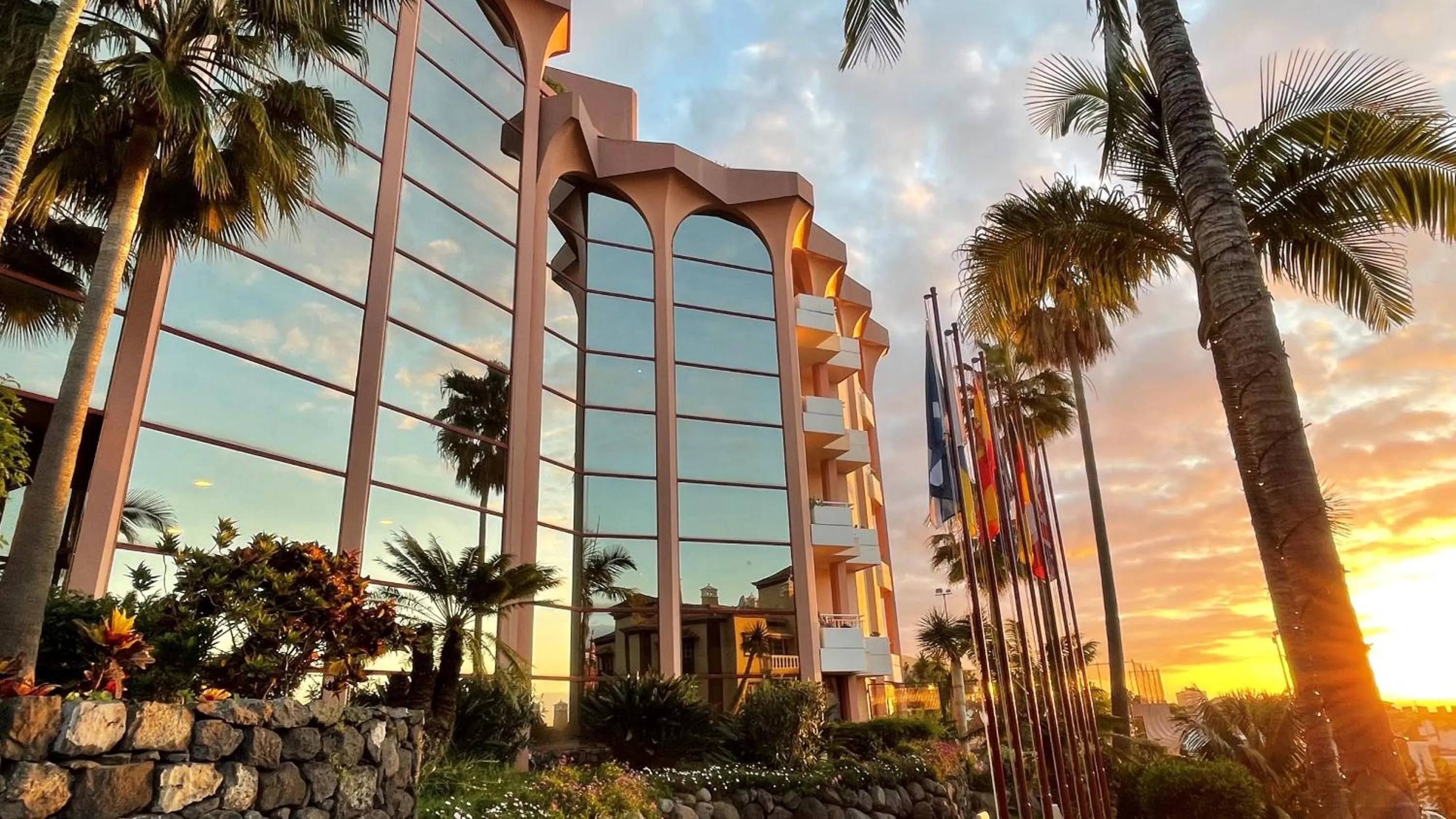 Property building in Hotel Puerto Palace