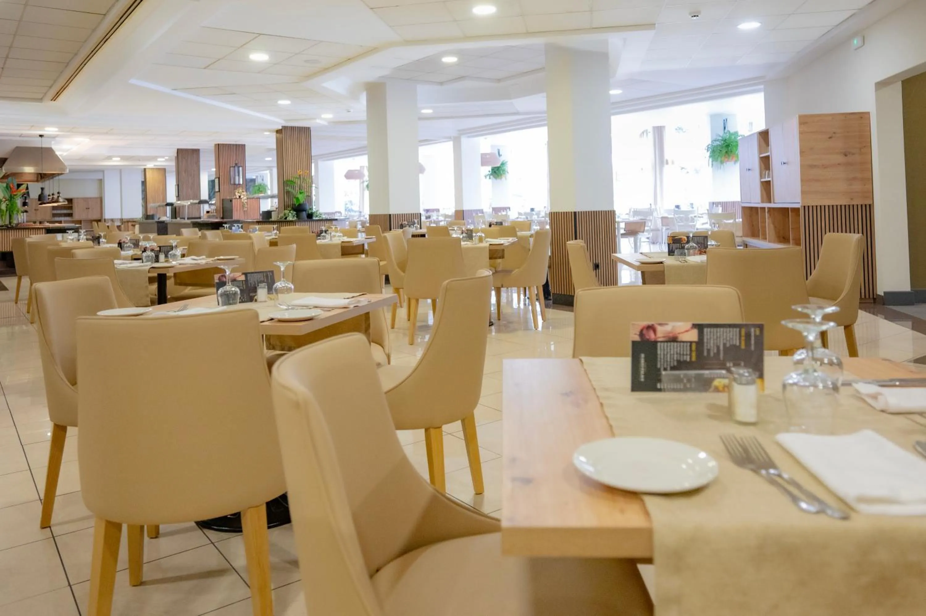 Restaurant/places to eat in Hotel Puerto Palace