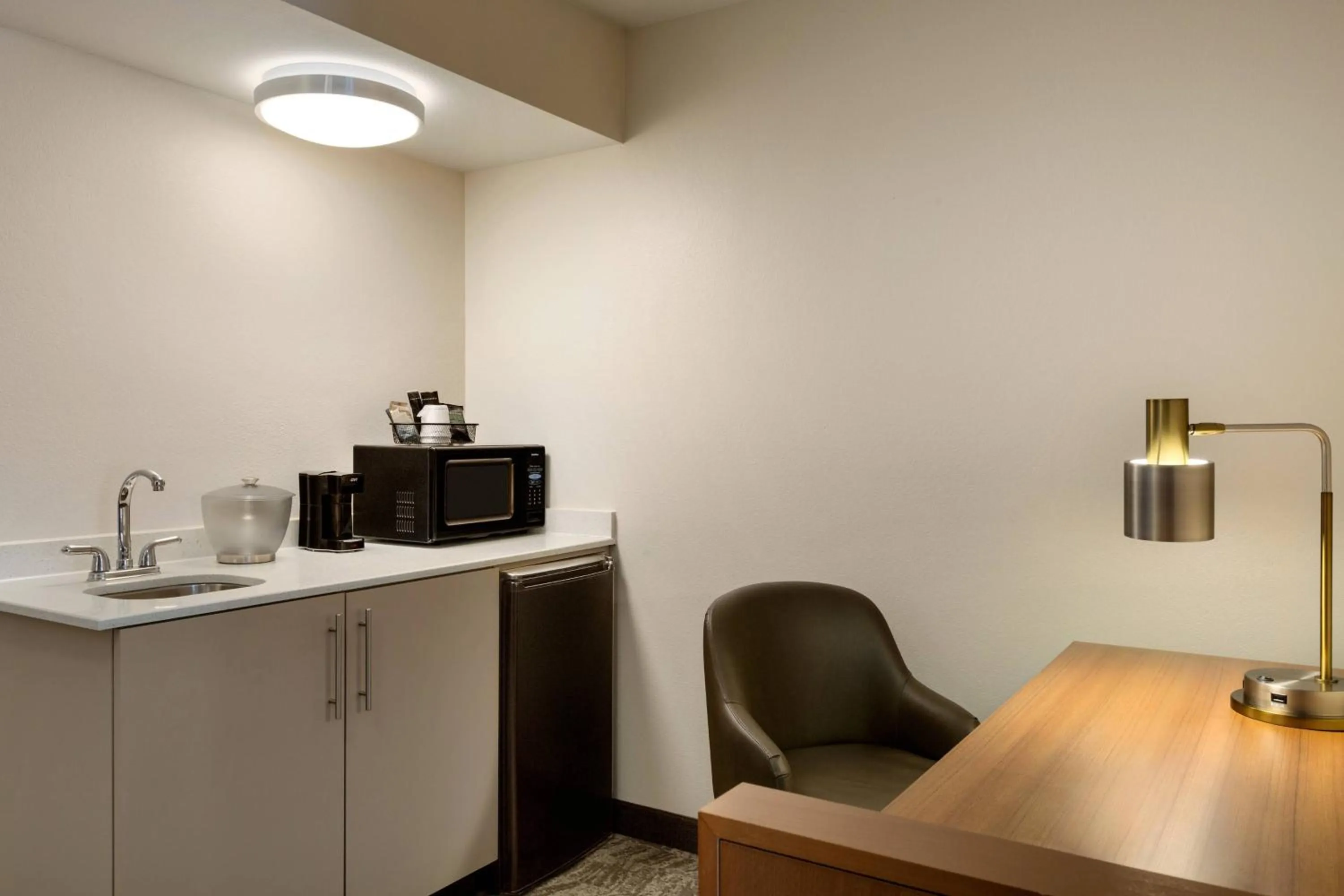 Photo of the whole room in SpringHill Suites Phoenix North