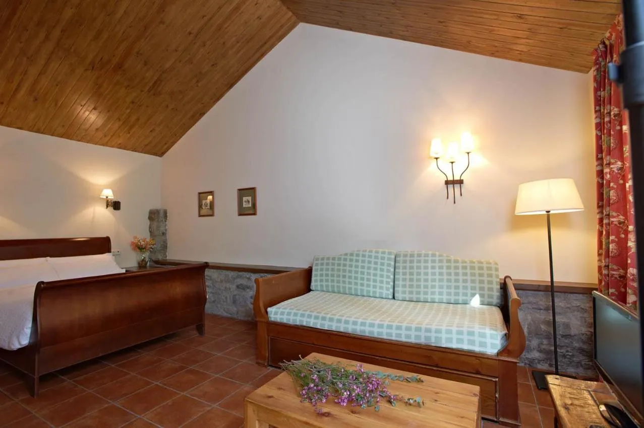 Photo of the whole room, Bed in Hotel Charle