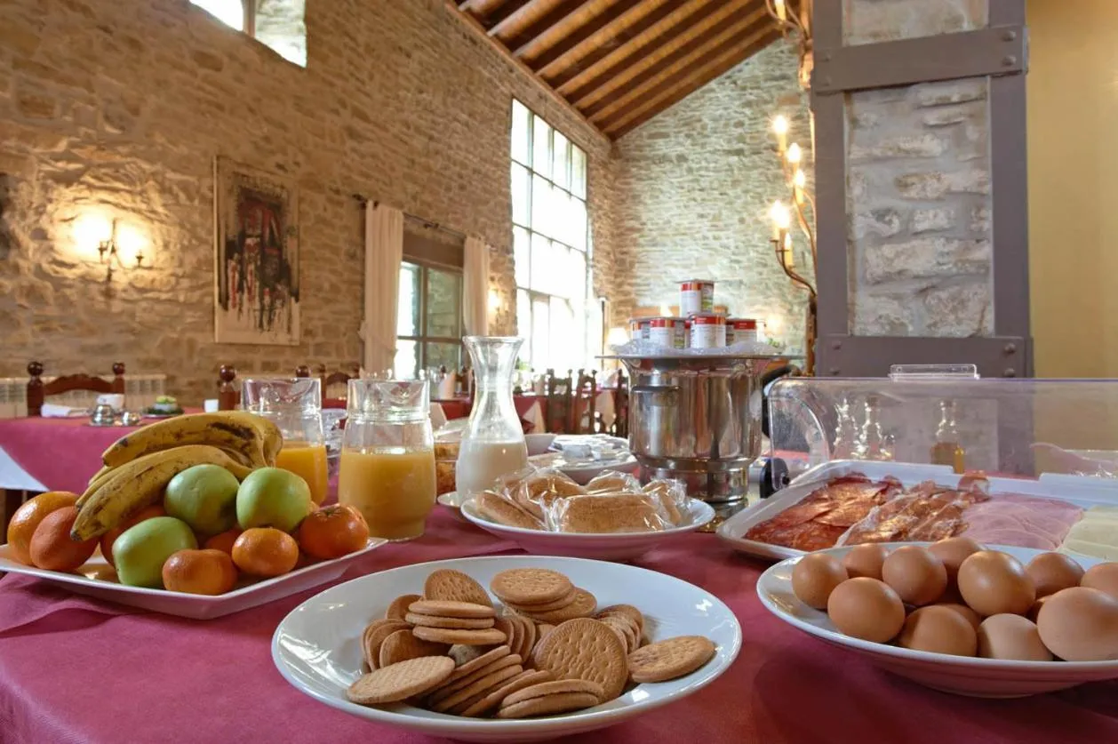 Restaurant/places to eat in Hotel Charle