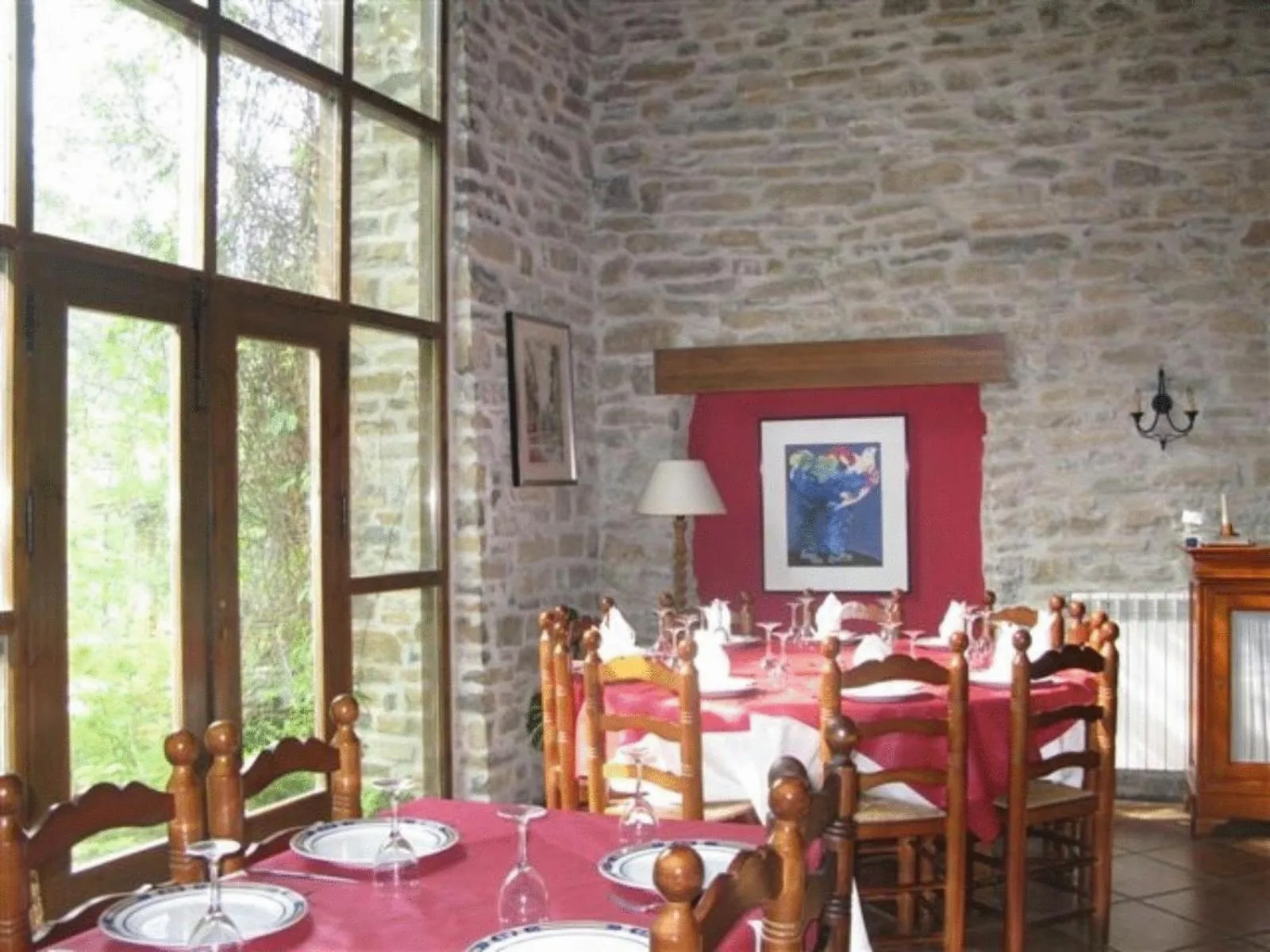 Restaurant/places to eat in Hotel Charle