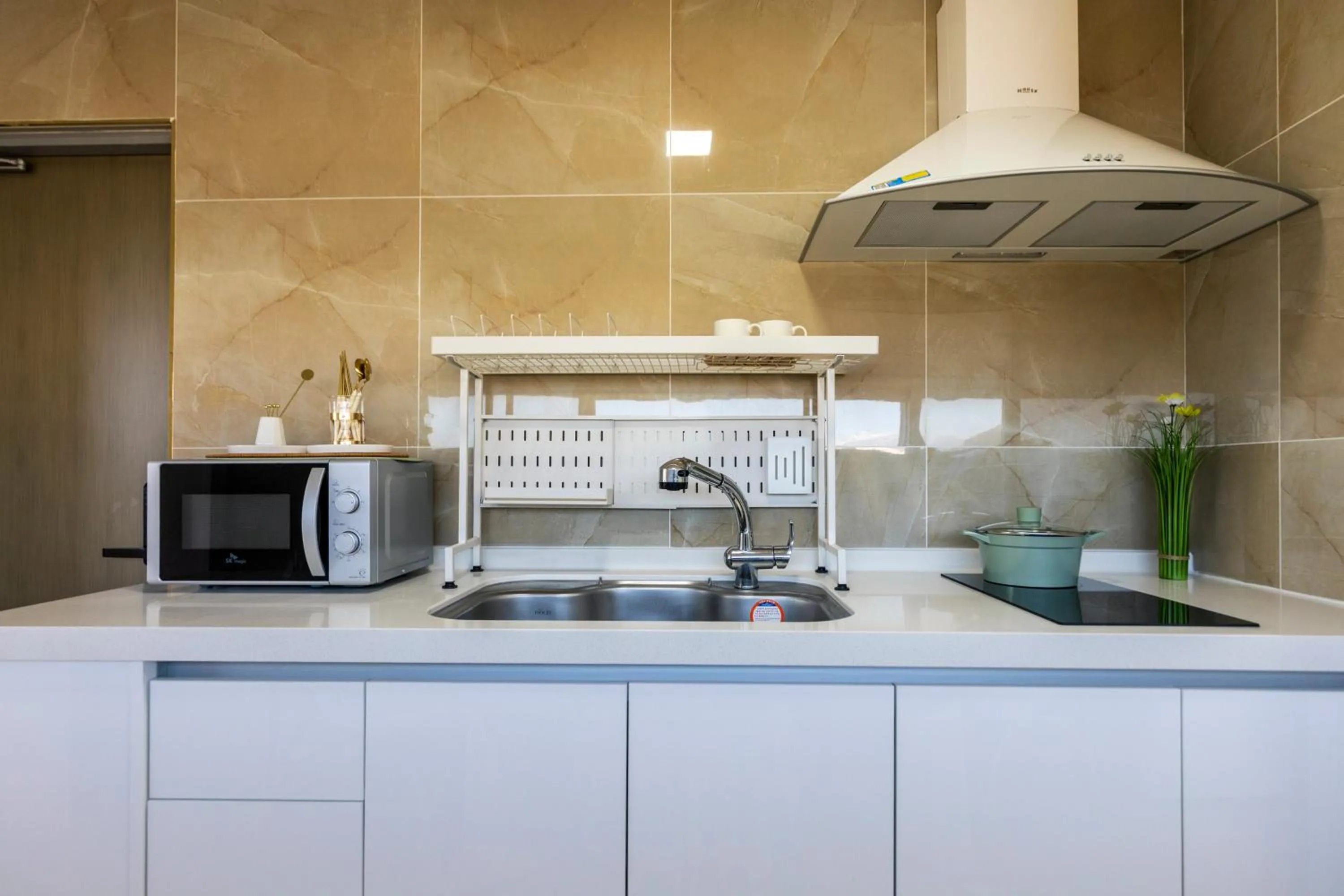 kitchen in Sun and Moon Resort