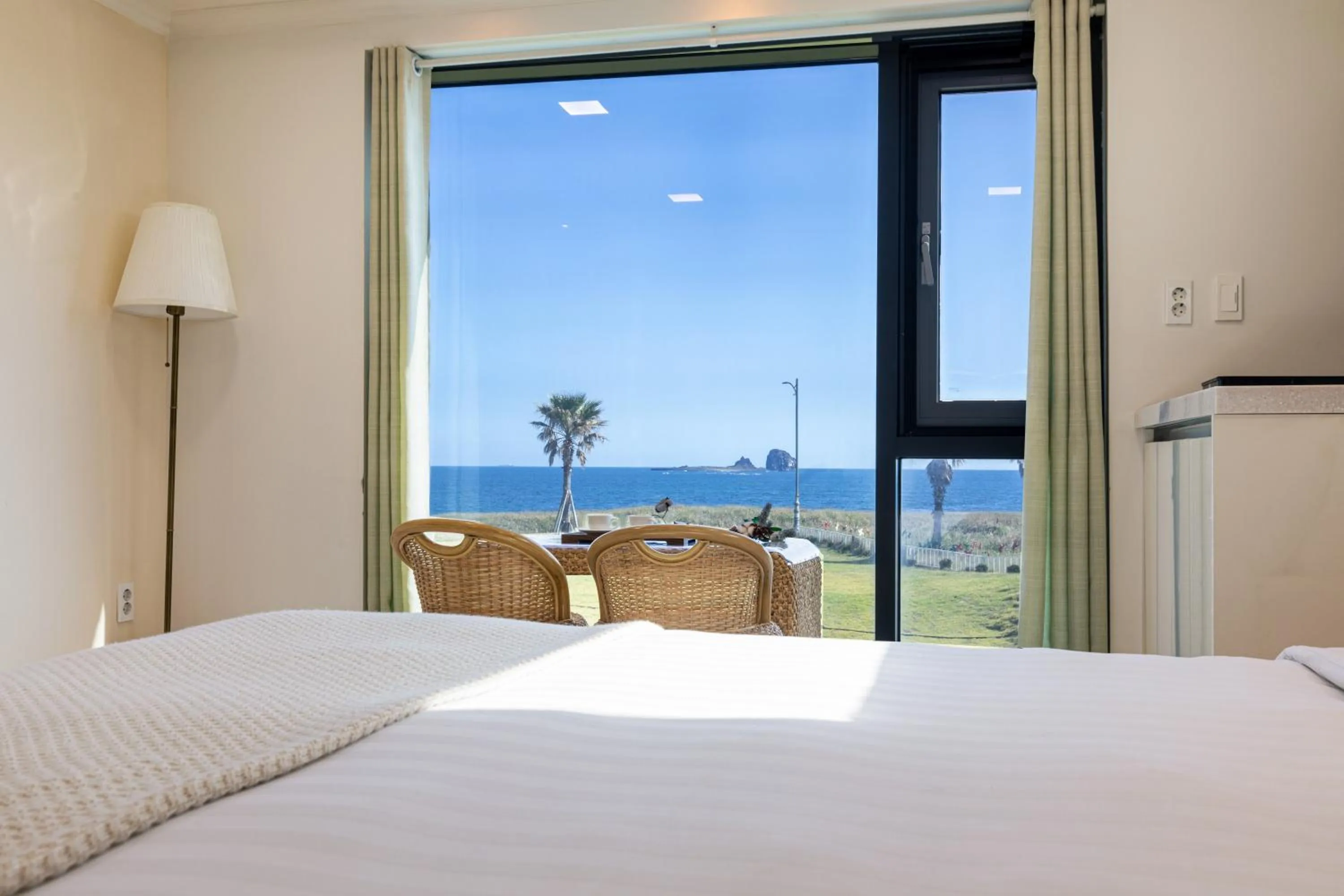 Sea view, Bed in Sun and Moon Resort