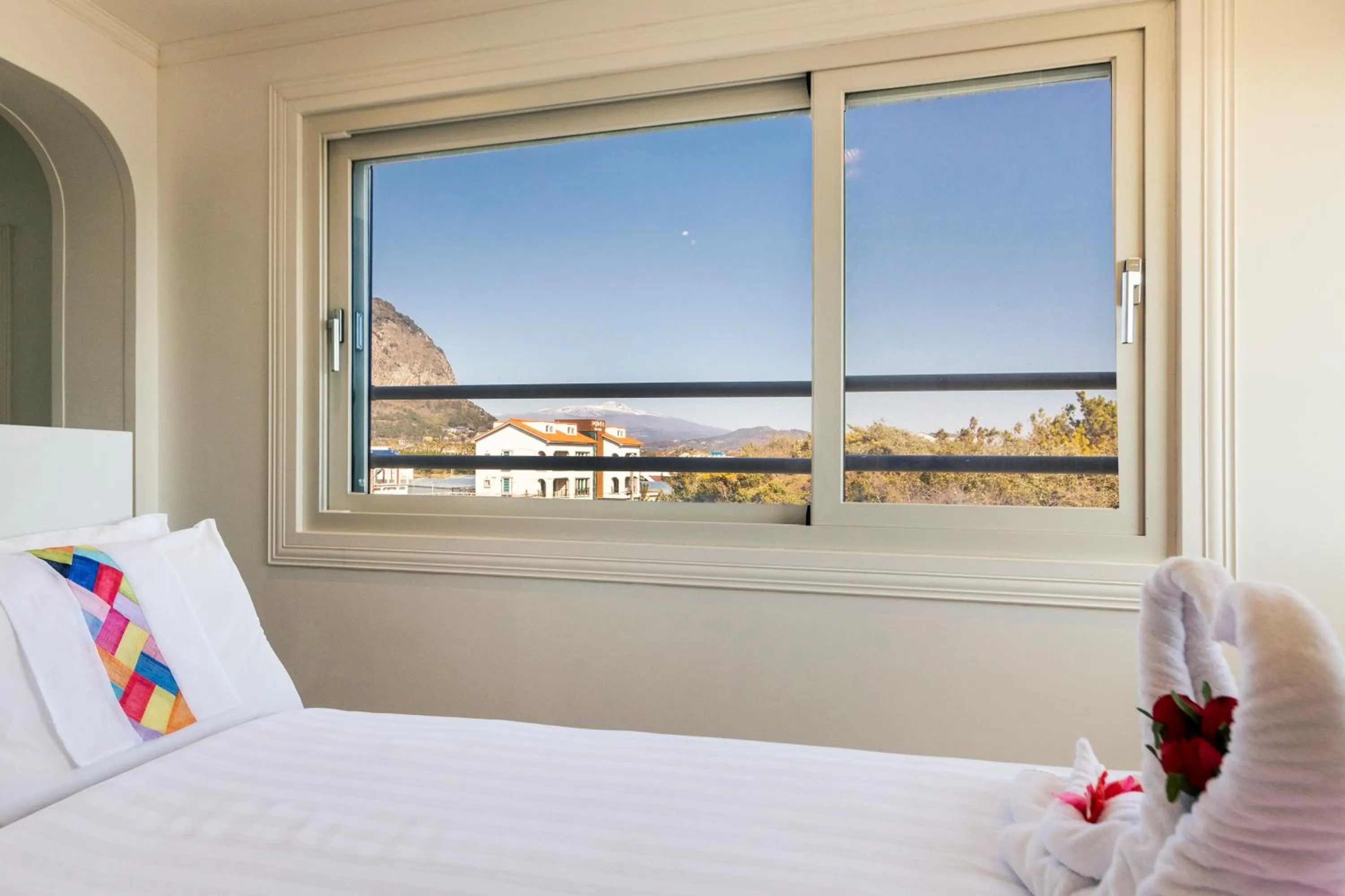 Mountain view, Bed in Sun and Moon Resort