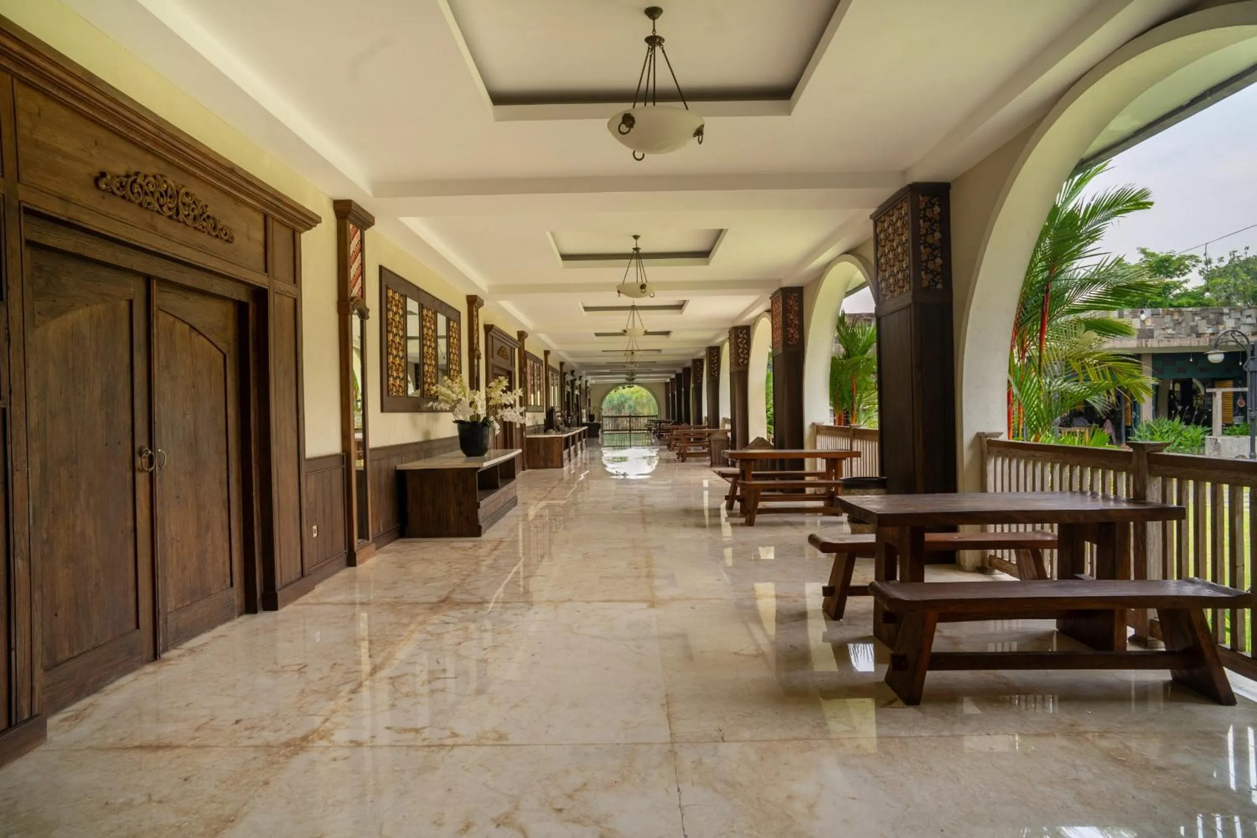 Restaurant/places to eat in The Westlake Hotel & Resort Yogyakarta